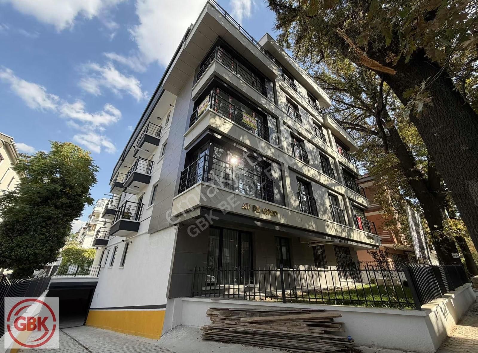 Bahçelievler Metroya 200 Metre | Kapalı Otoparklı 2+1 Daire