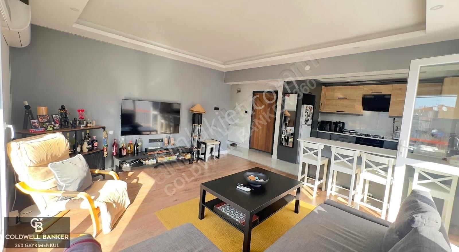 İzmir Karşıyaka'da Modern Tasarımlı Işıltılı Satılık 2+1 Daire