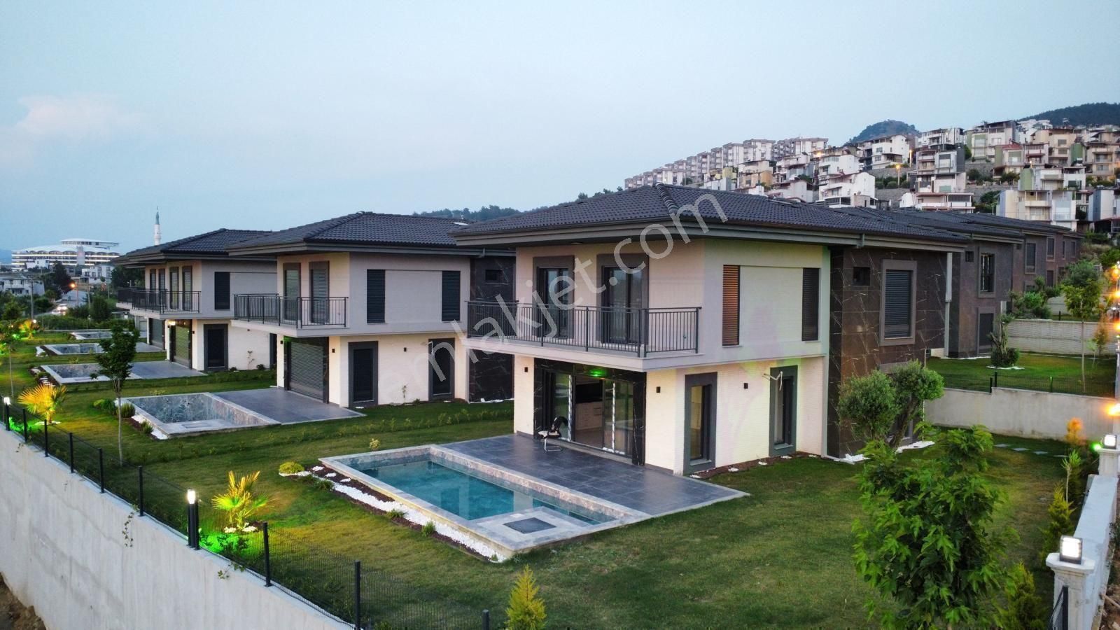 Kuşadası Güzelcamlıda Satılı Lüks Fillalar - Görsel 33