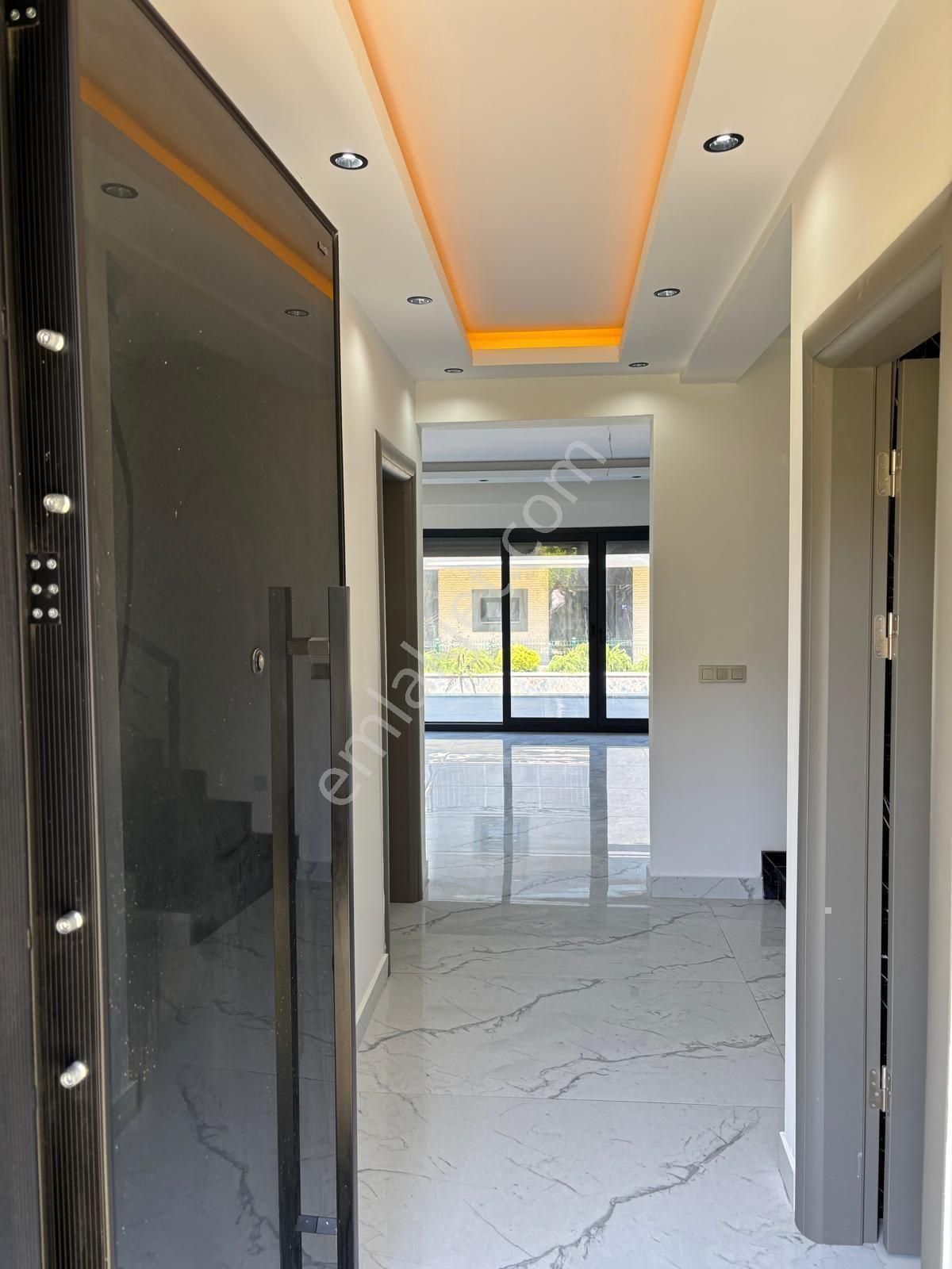 Kuşadası Güzelcamlıda Satılı Lüks Fillalar - Görsel 18