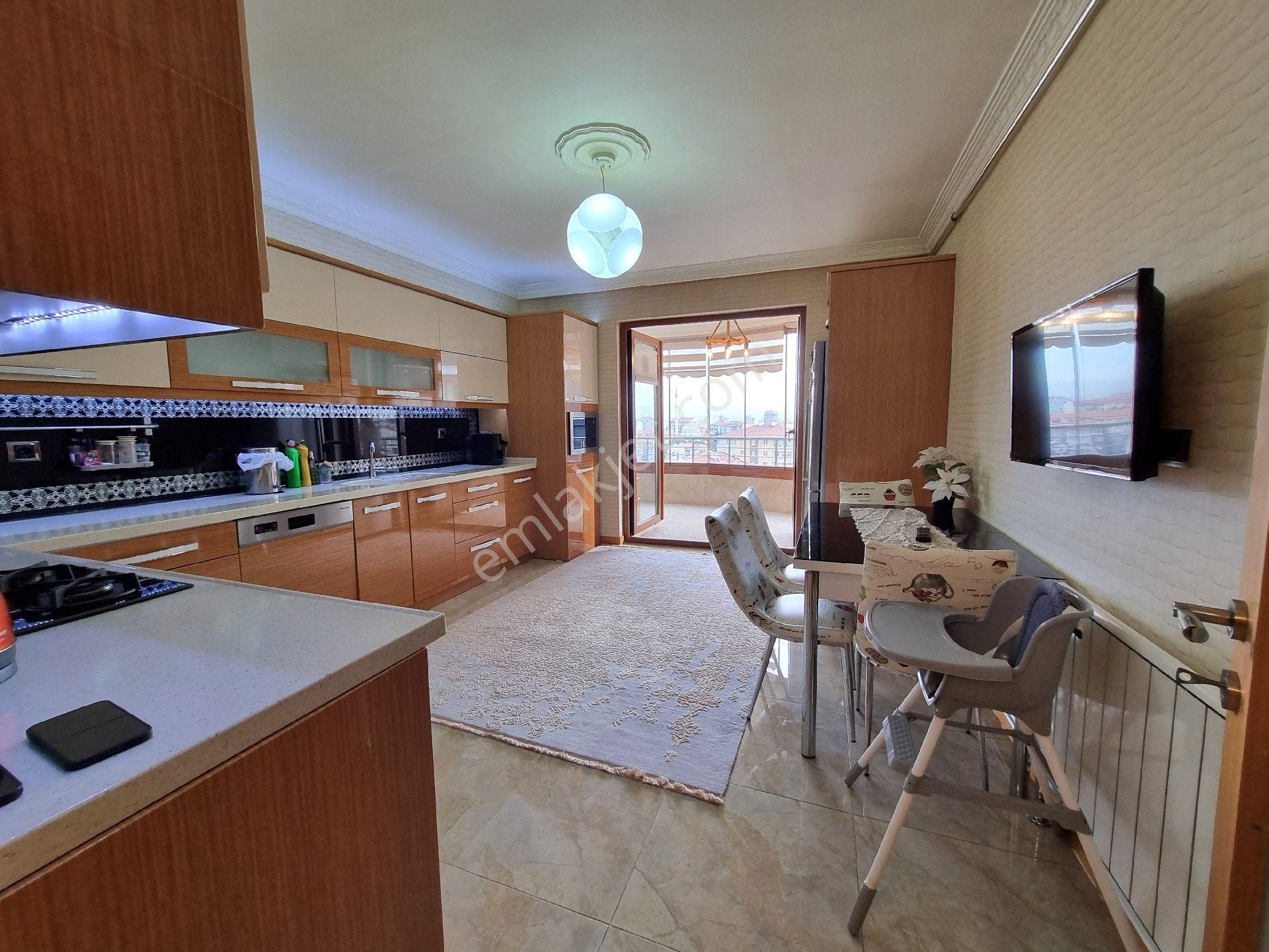 Bağbaşı'dan Seval Cad Mevkii (ayvalı Merkez Yanı) 3+1 Geniş Mutfak Çiftbanyo 9.kat Manzaralı Öngüney - Görsel 25