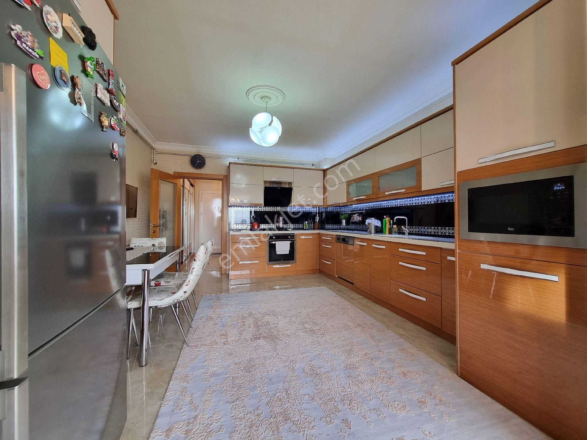 Bağbaşı'dan Seval Cad Mevkii (ayvalı Merkez Yanı) 3+1 Geniş Mutfak Çiftbanyo 9.kat Manzaralı Öngüney - Görsel 27