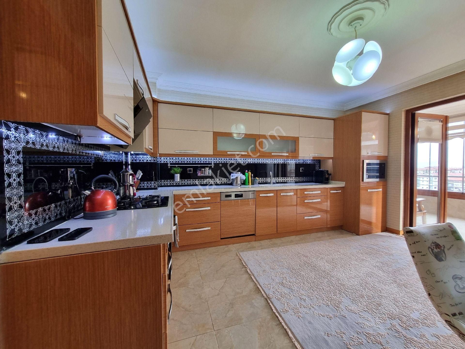 Bağbaşı'dan Seval Cad Mevkii (ayvalı Merkez Yanı) 3+1 Geniş Mutfak Çiftbanyo 9.kat Manzaralı Öngüney - Görsel 26