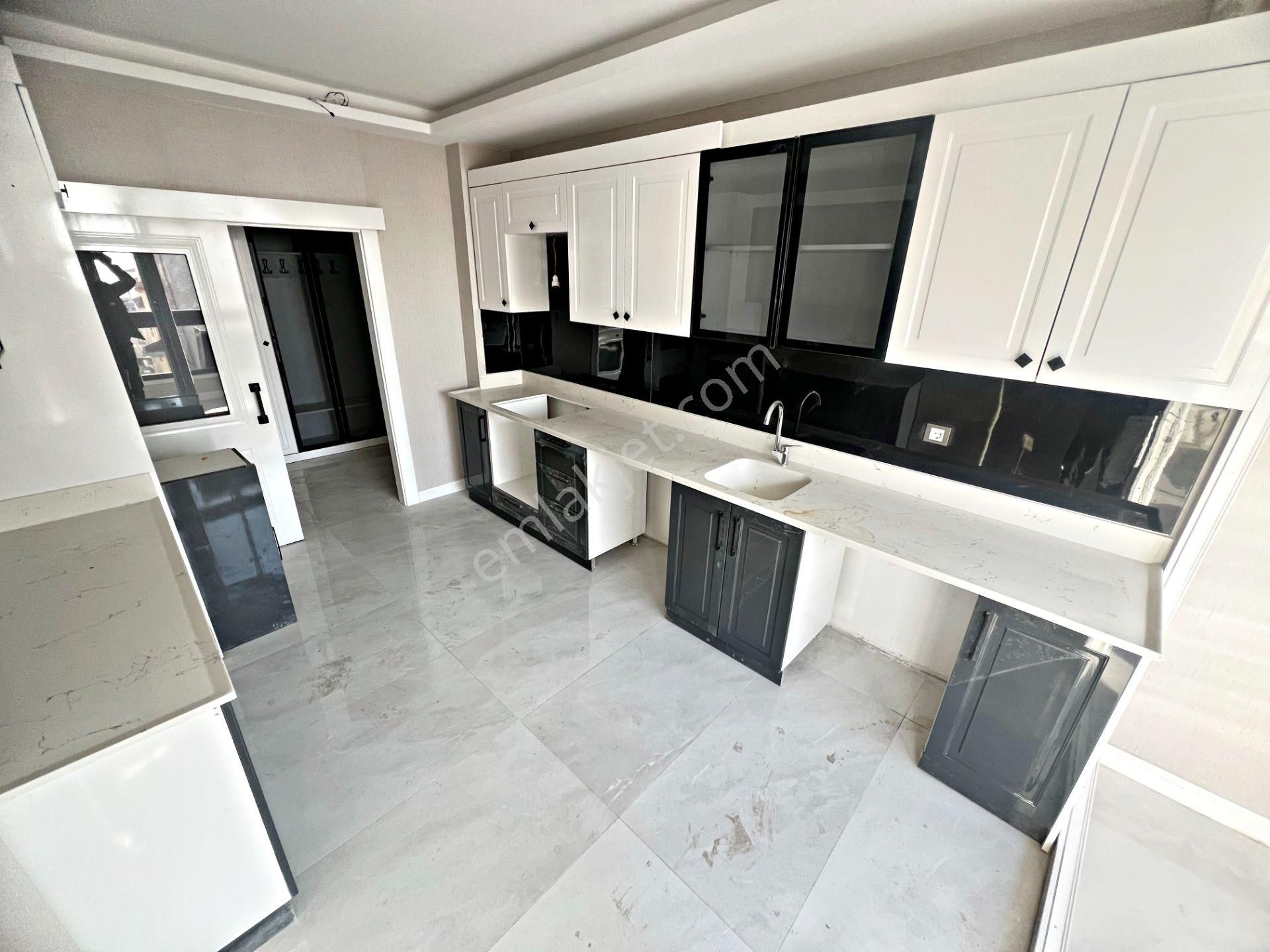 Sancaktepede Park Manzaralı Kırıkkaleliler Cadde Üzeri 3+1 Daire - Görsel 3