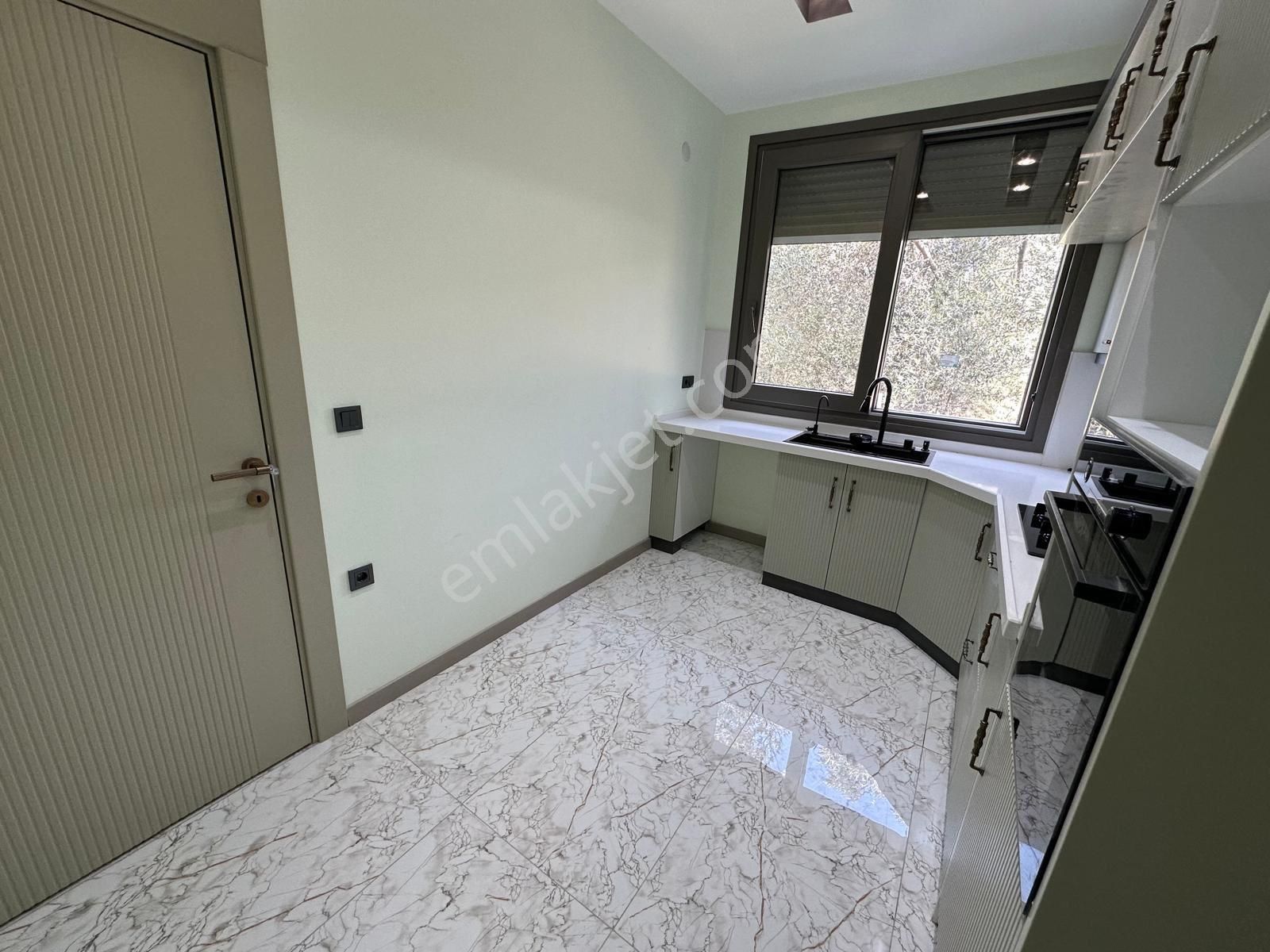 Zeytinli Merkezi Konumda 3+1 Satılık Yazlık Muhteşem Villa - Görsel 3
