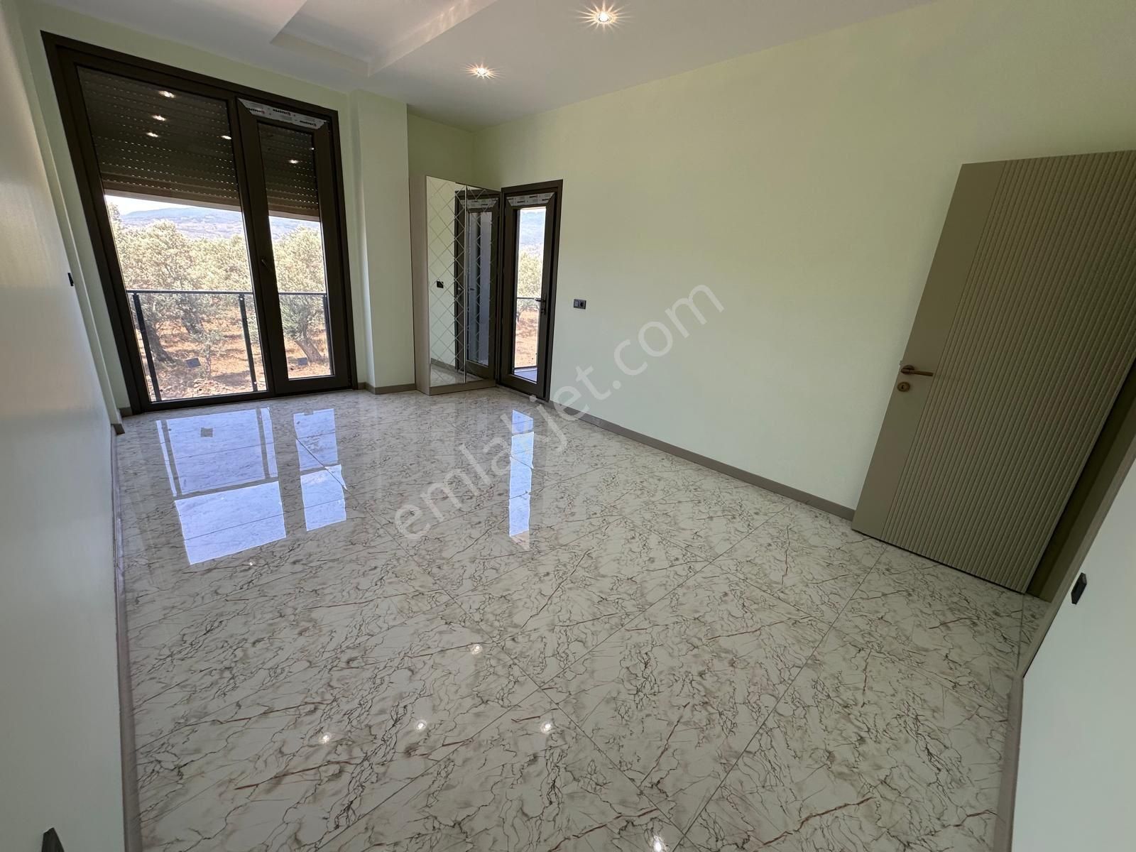 Zeytinli Merkezi Konumda 3+1 Satılık Yazlık Muhteşem Villa - Görsel 15