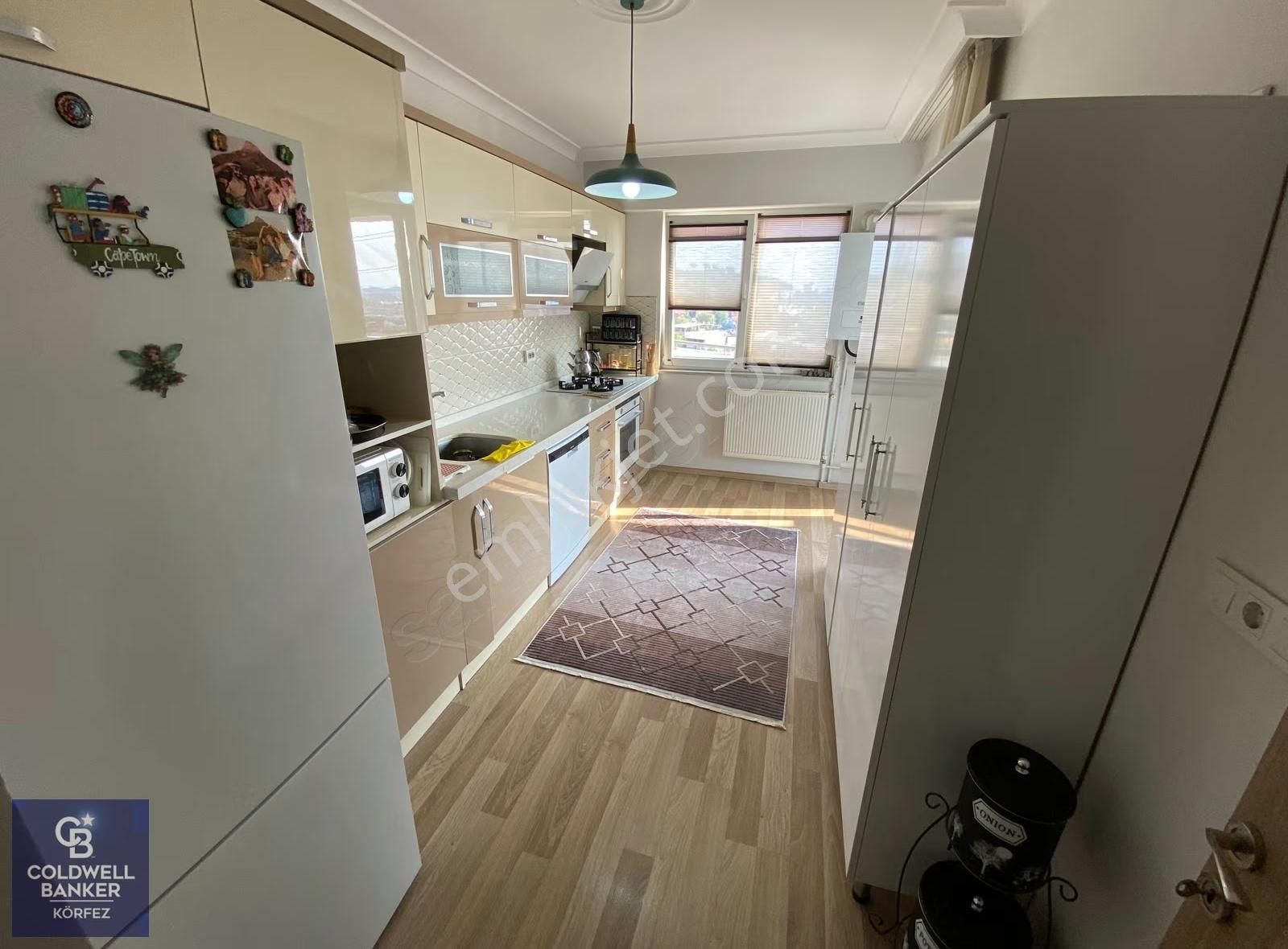 Edremit'te 110 M2, Doğalgazlı, Asansörlü, Ayrı Mutfaklı Daire - Görsel 16