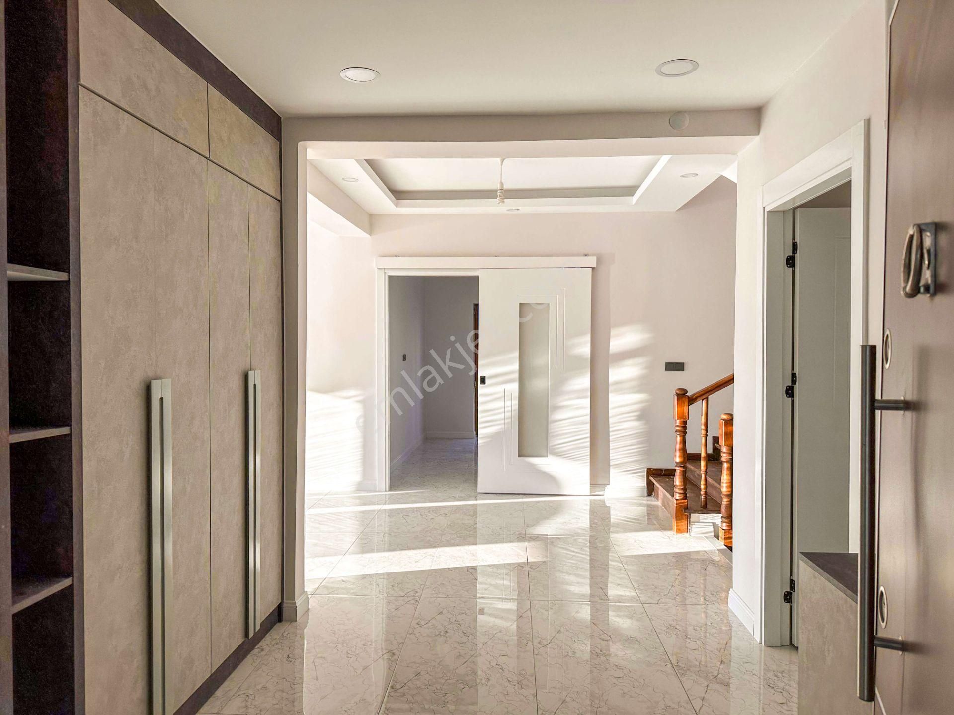 Pirireis Vadisinde 7+2 Tribleks & Bakımlı Satılık Villa - Görsel 33