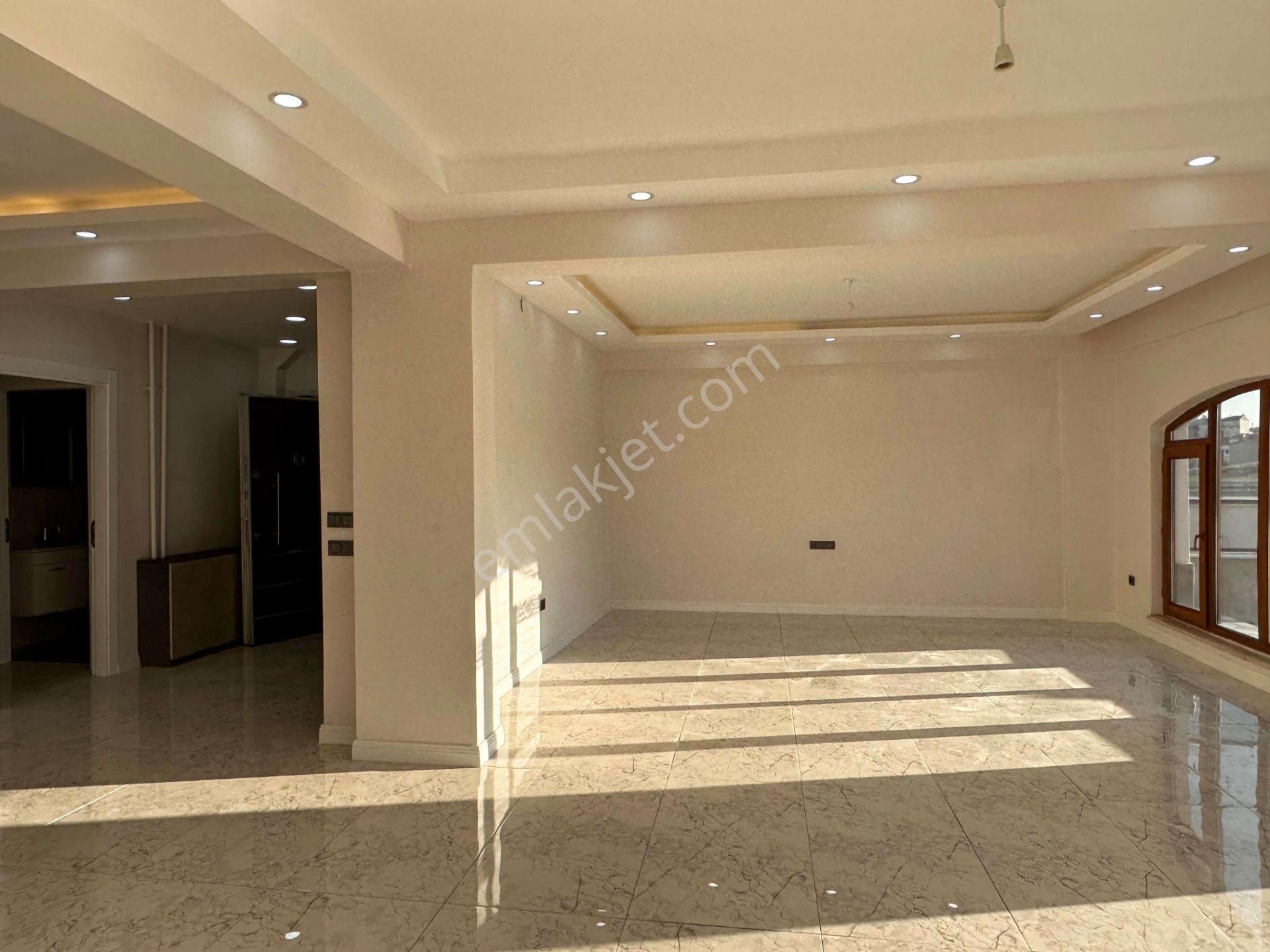 Pirireis Vadisinde 7+2 Tribleks & Bakımlı Satılık Villa - Görsel 8