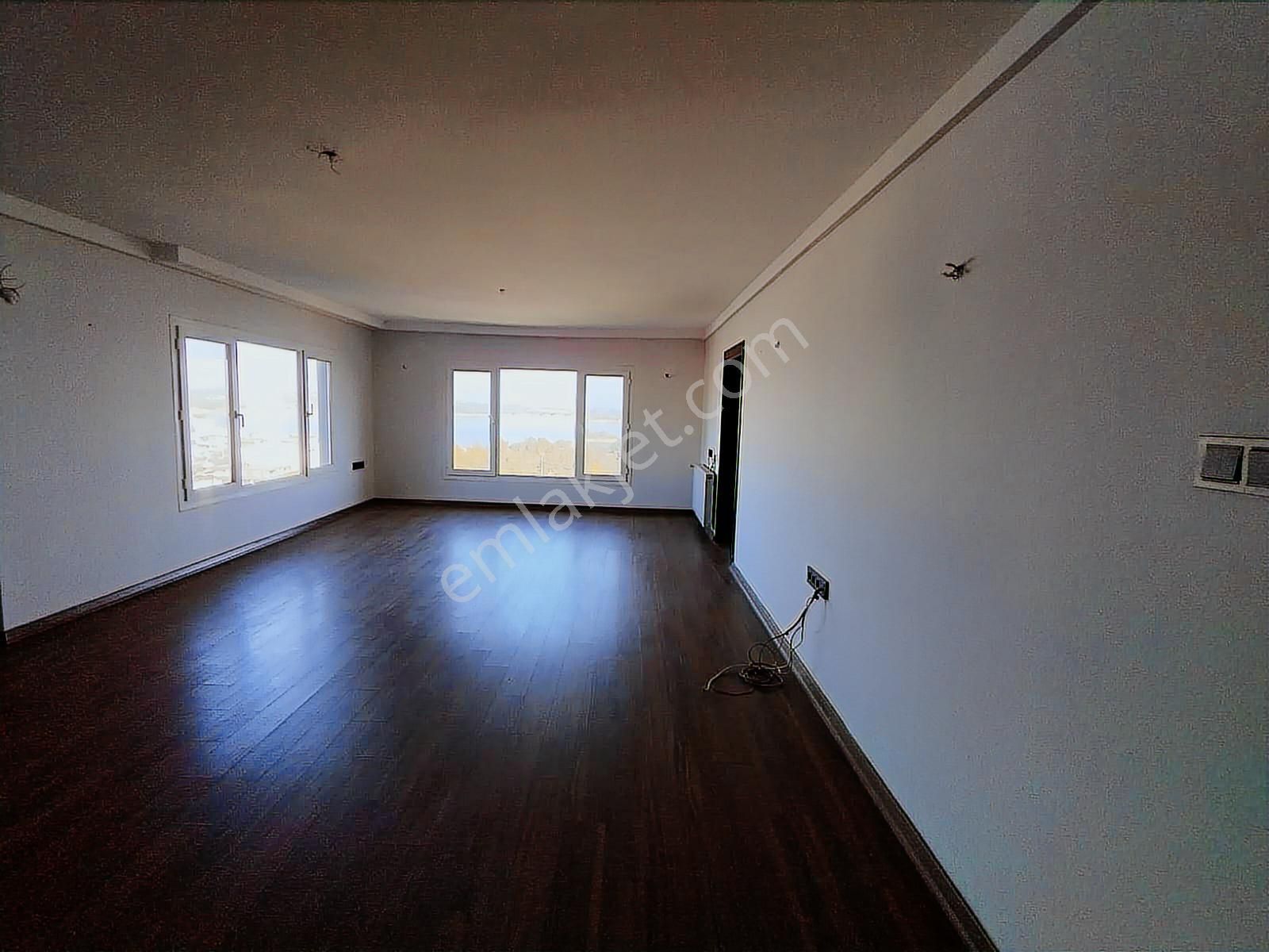 Karslılar Mahallesinde Göl Manzaralı Bahçeli Kiralık Daire - Görsel 11