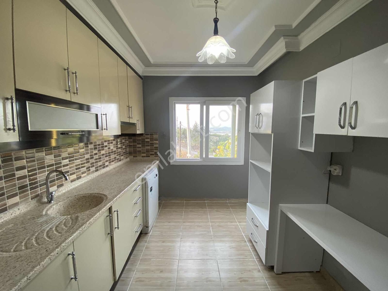 Belediye Evlerinde Göl Manzaralı 3+1 Kiralık Daire - Görsel 31