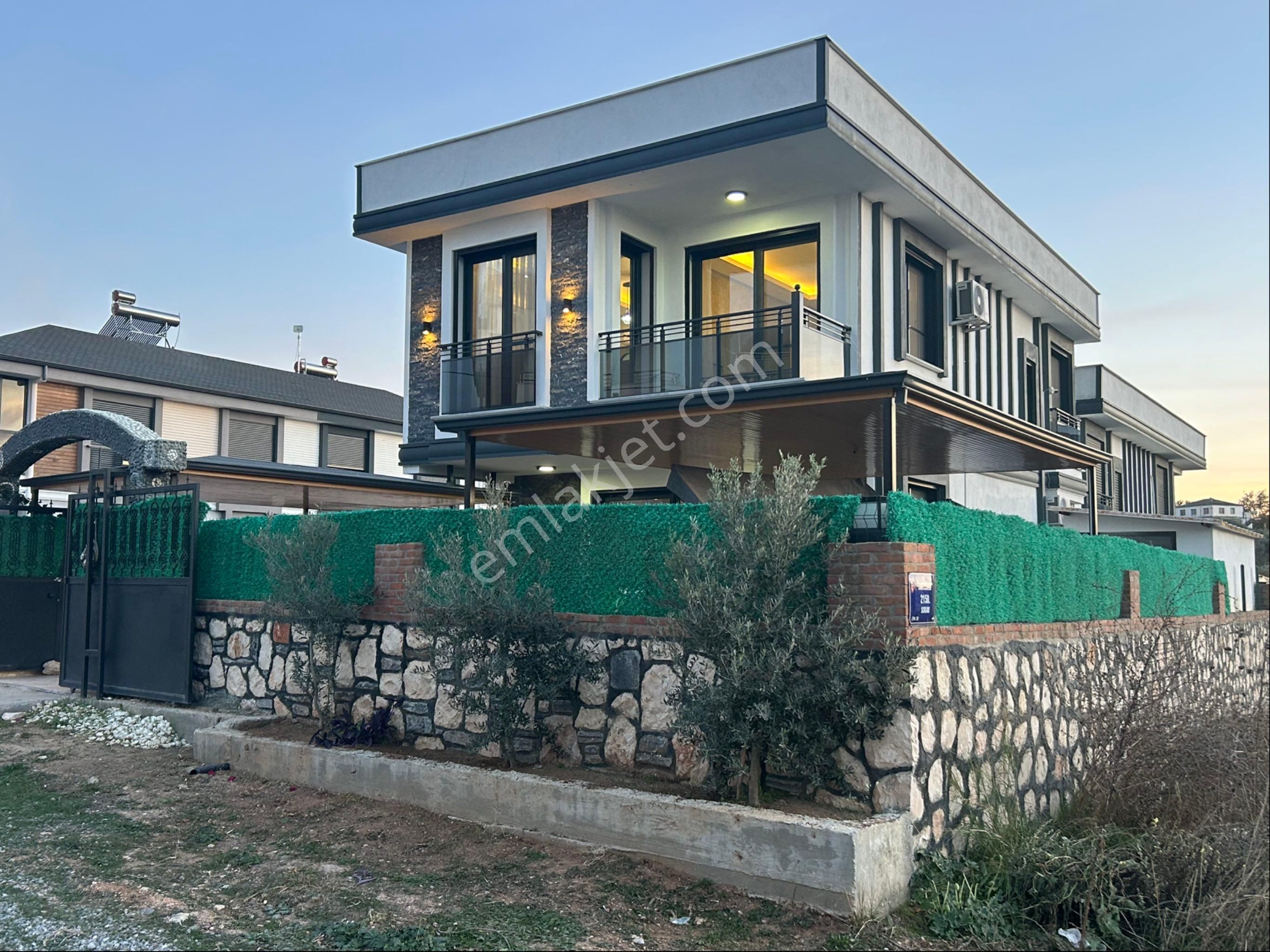 Didim Hisarda Eşyalı Havuzlu Kış Bahçeli 3+1 Villa - Görsel 3