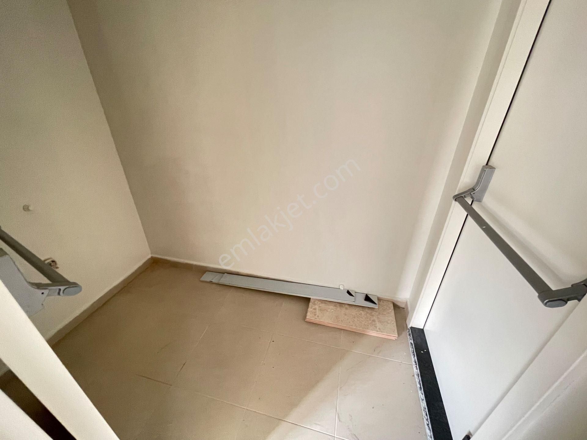 İnönü Mah.'de Ulaşıma, Marketlere, Yeditepe Ünversitesine Yakın Genç Binada 3+1 - Görsel 29