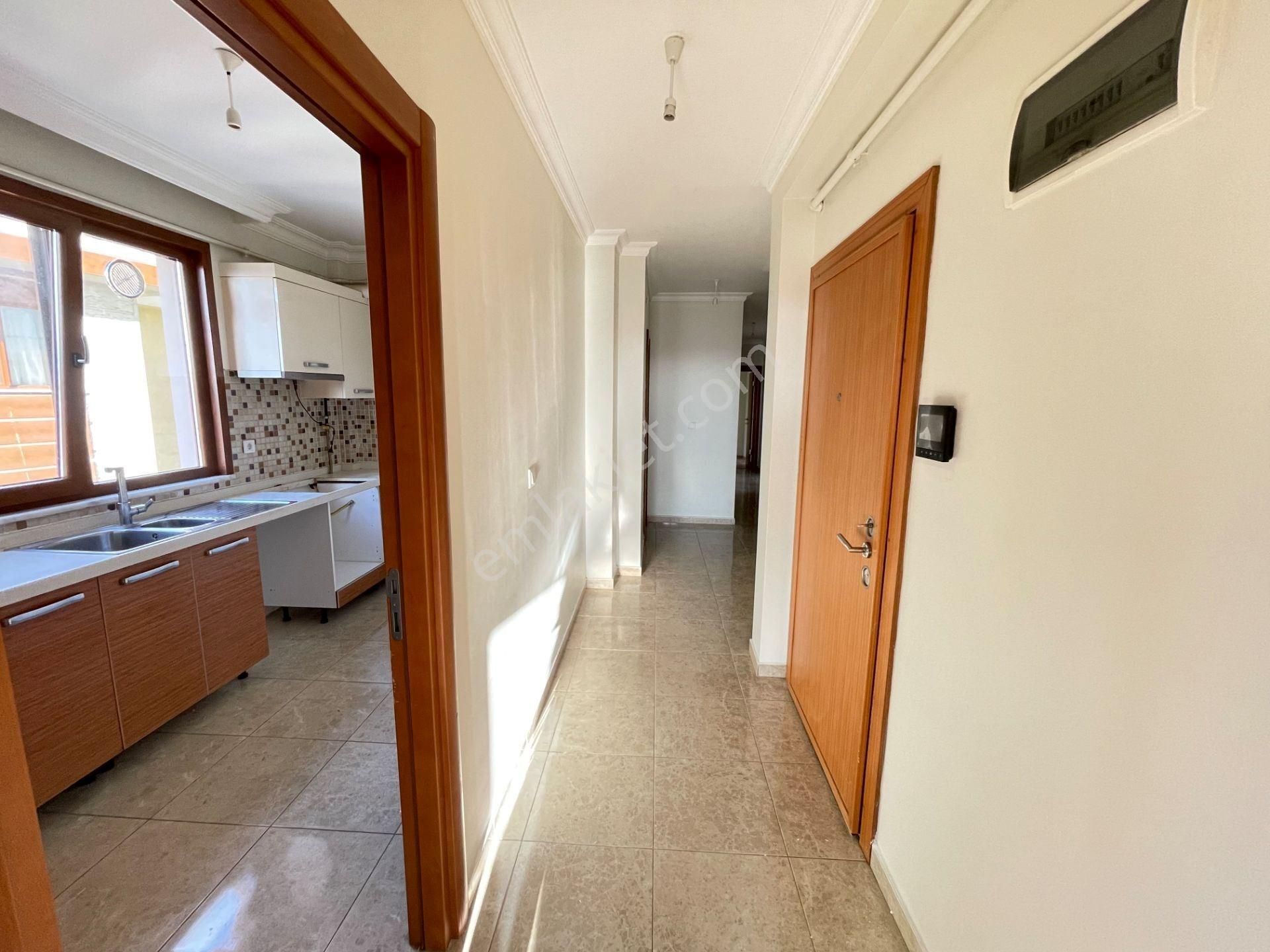 İnönü Mah.'de Ulaşıma, Marketlere, Yeditepe Ünversitesine Yakın Genç Binada 3+1 - Görsel 11