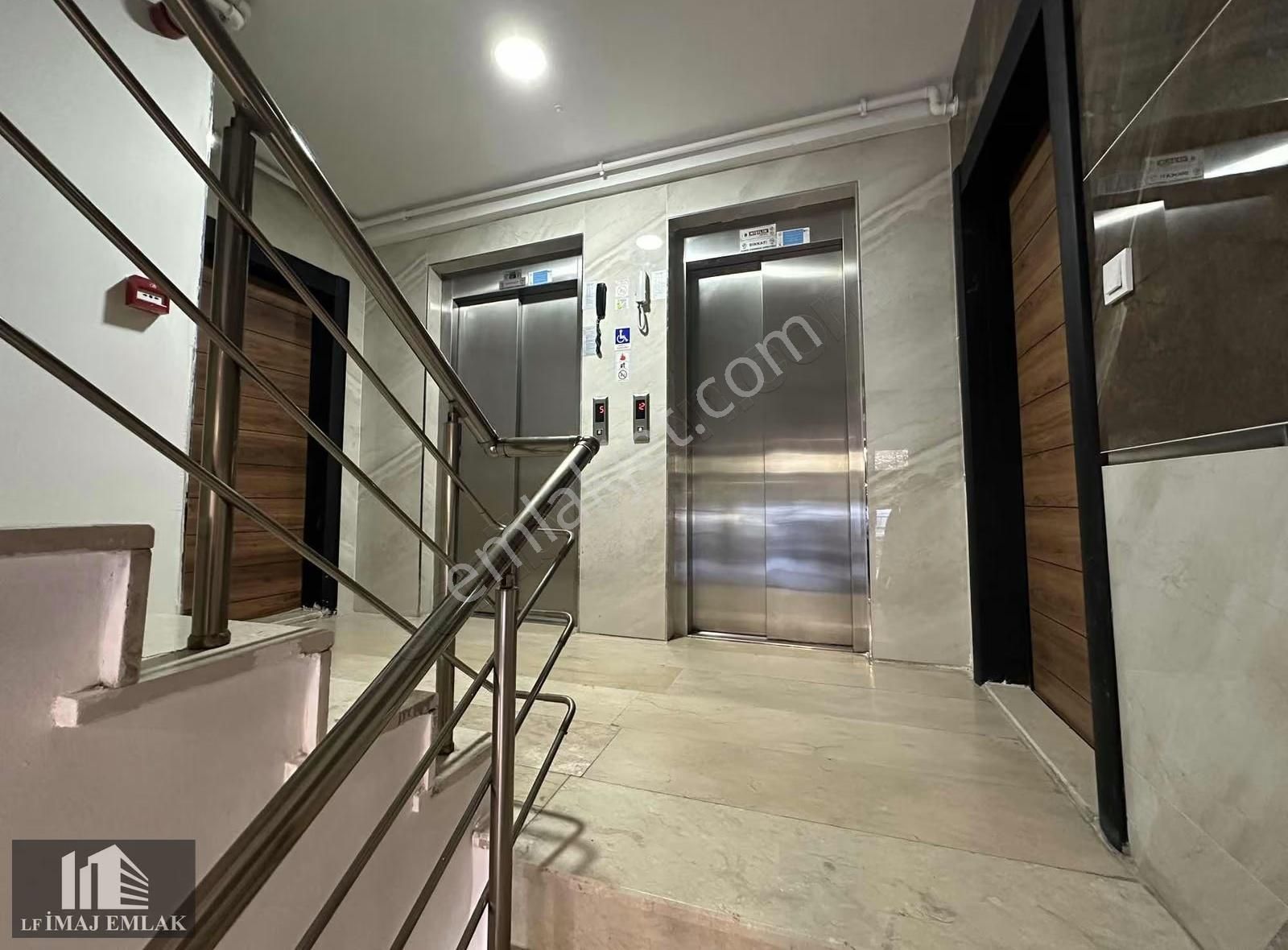 Kozyatağı Marmara Caddesinde Ön Cephe Satılık 2+1 - Görsel 3