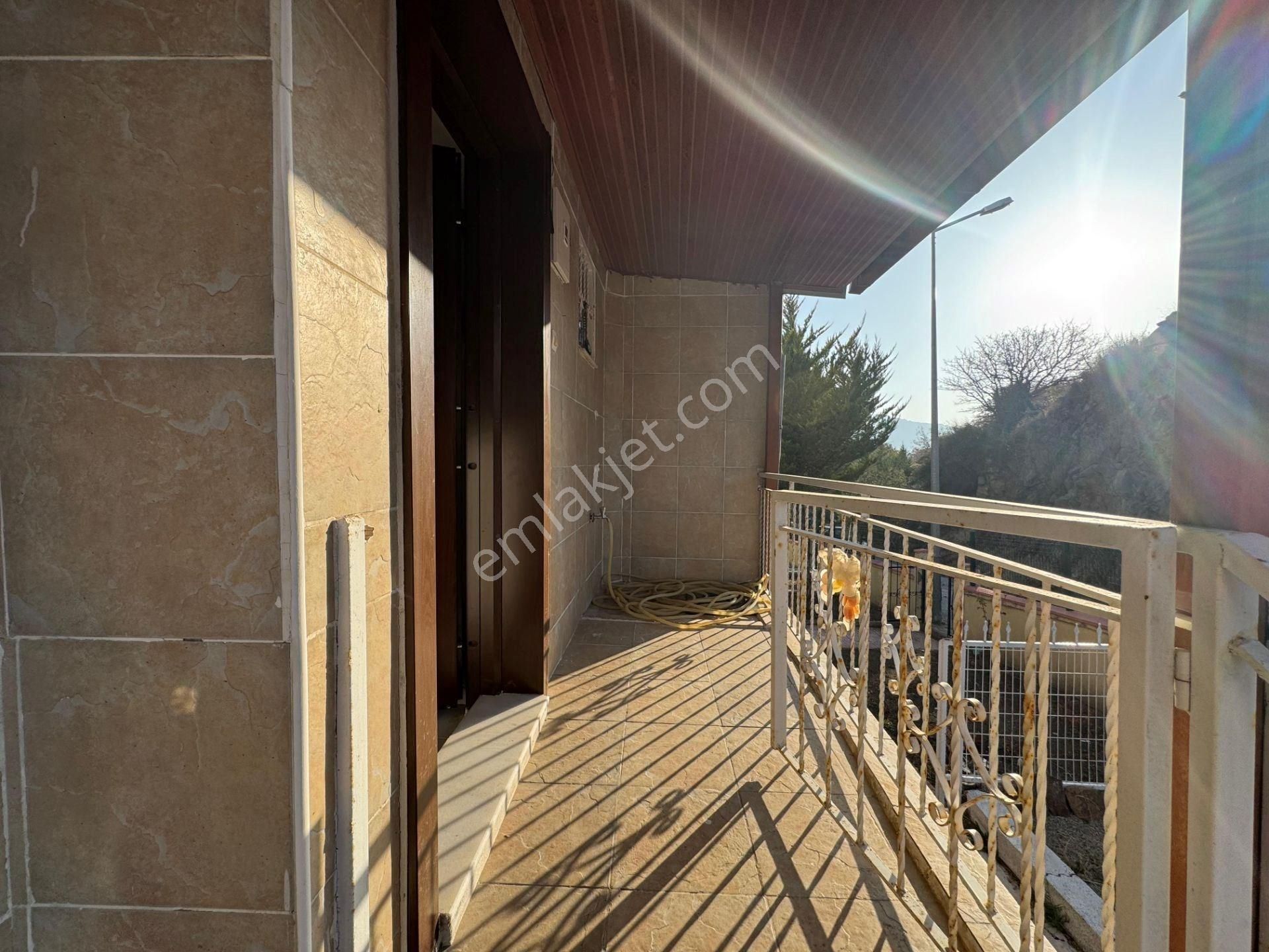 Dikilde Satılık 3+1 Dubleks Villa - Görsel 10