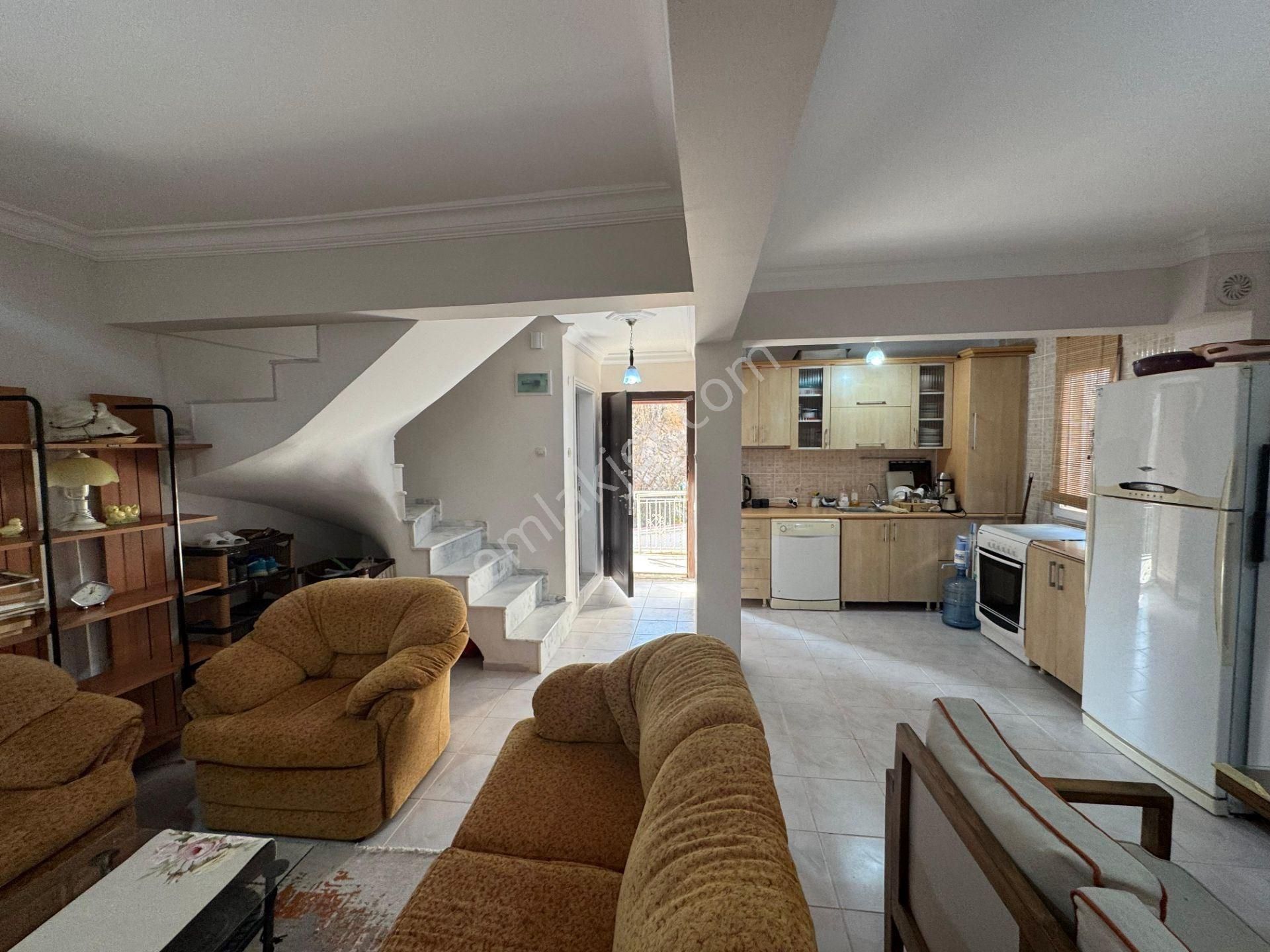 Dikilde Satılık 3+1 Dubleks Villa - Görsel 14