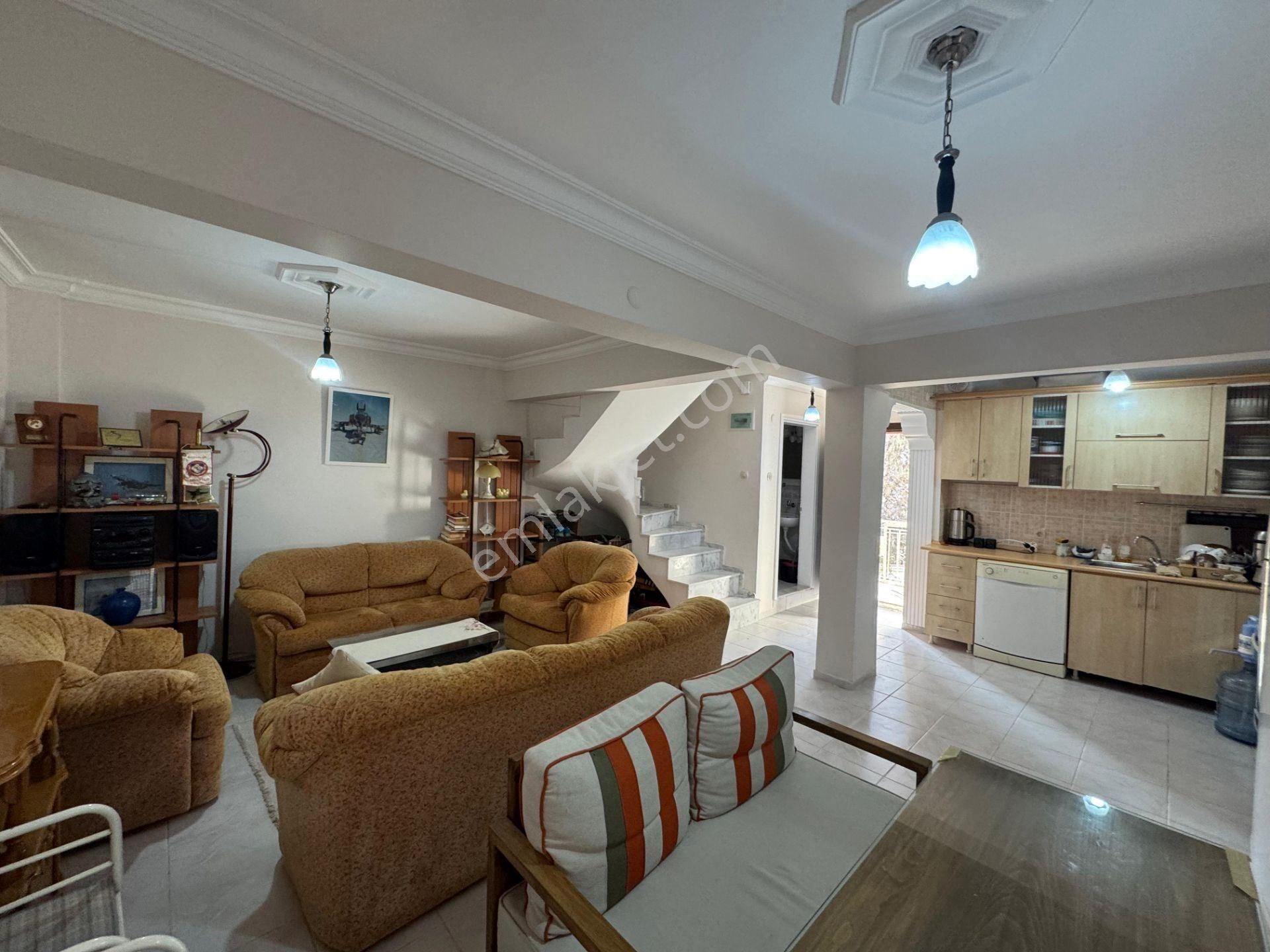 Dikilde Satılık 3+1 Dubleks Villa - Görsel 13