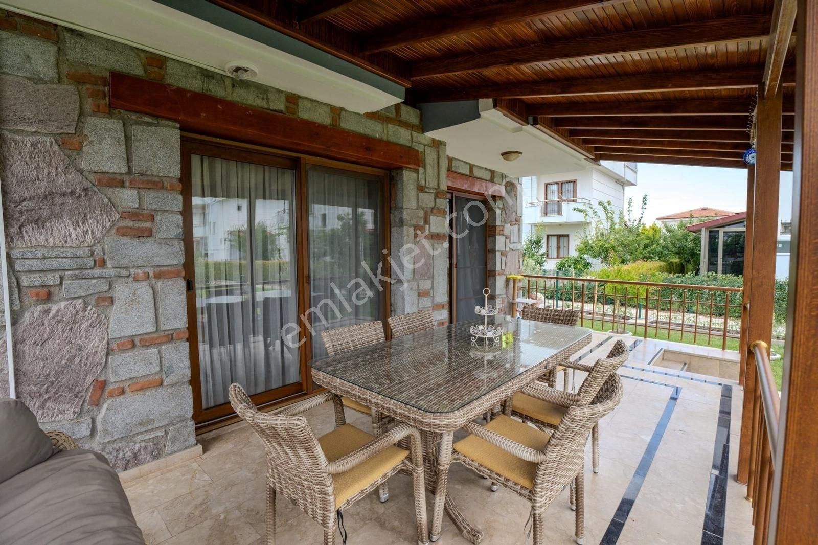 Dikilide Muhteşem Doğa Manzaralı Satılık 4+1 Villa! - Görsel 24