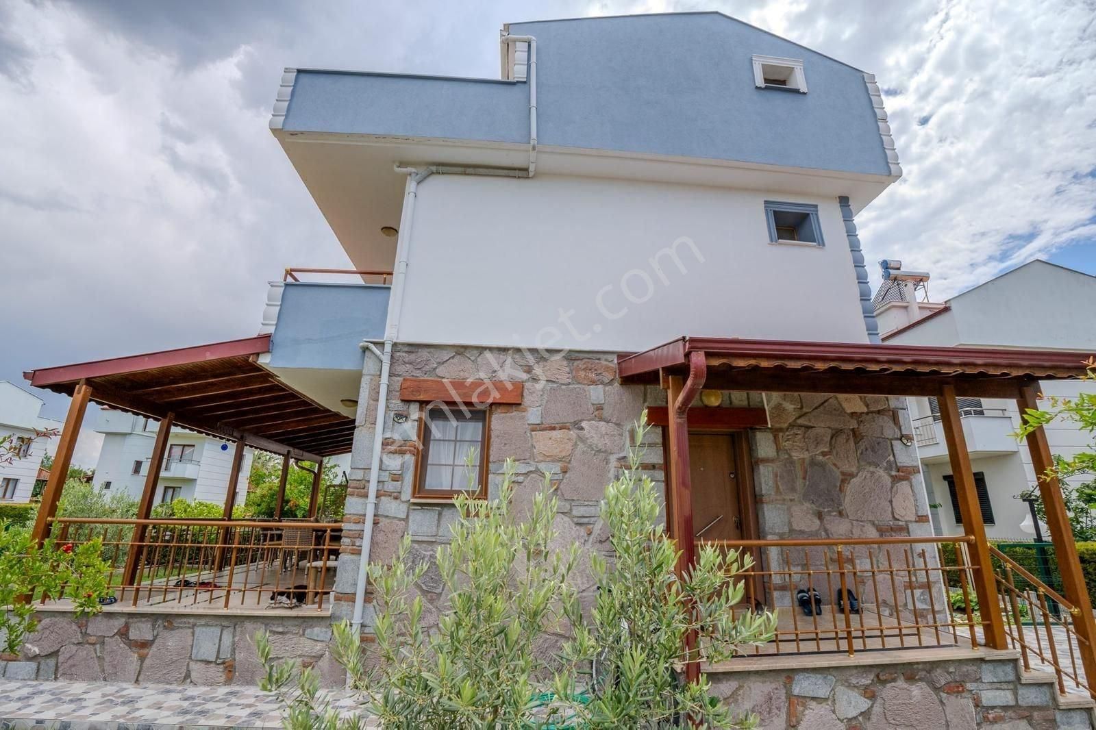 Dikilide Muhteşem Doğa Manzaralı Satılık 4+1 Villa! - Görsel 11