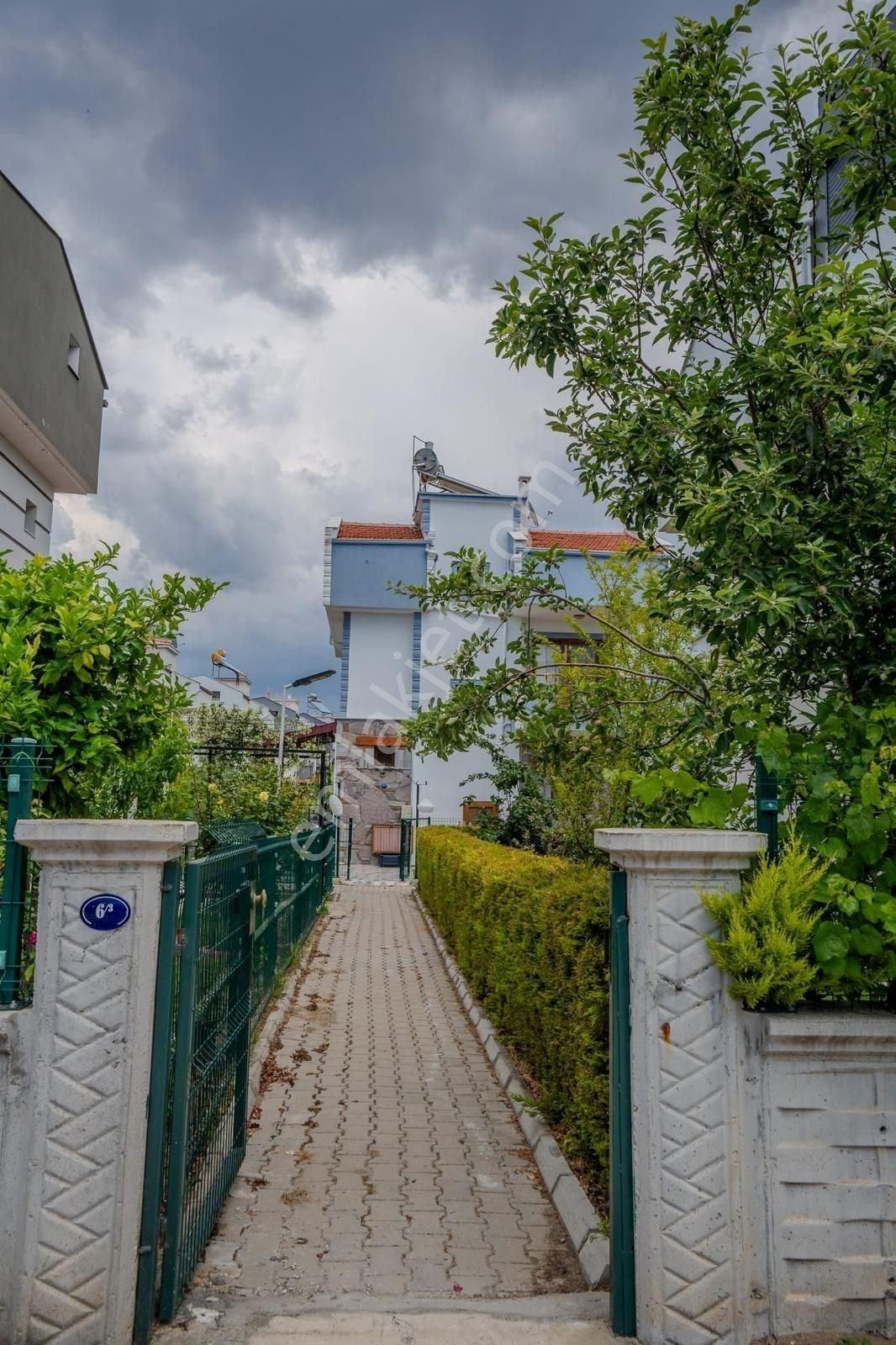 Dikilide Muhteşem Doğa Manzaralı Satılık 4+1 Villa! - Görsel 3