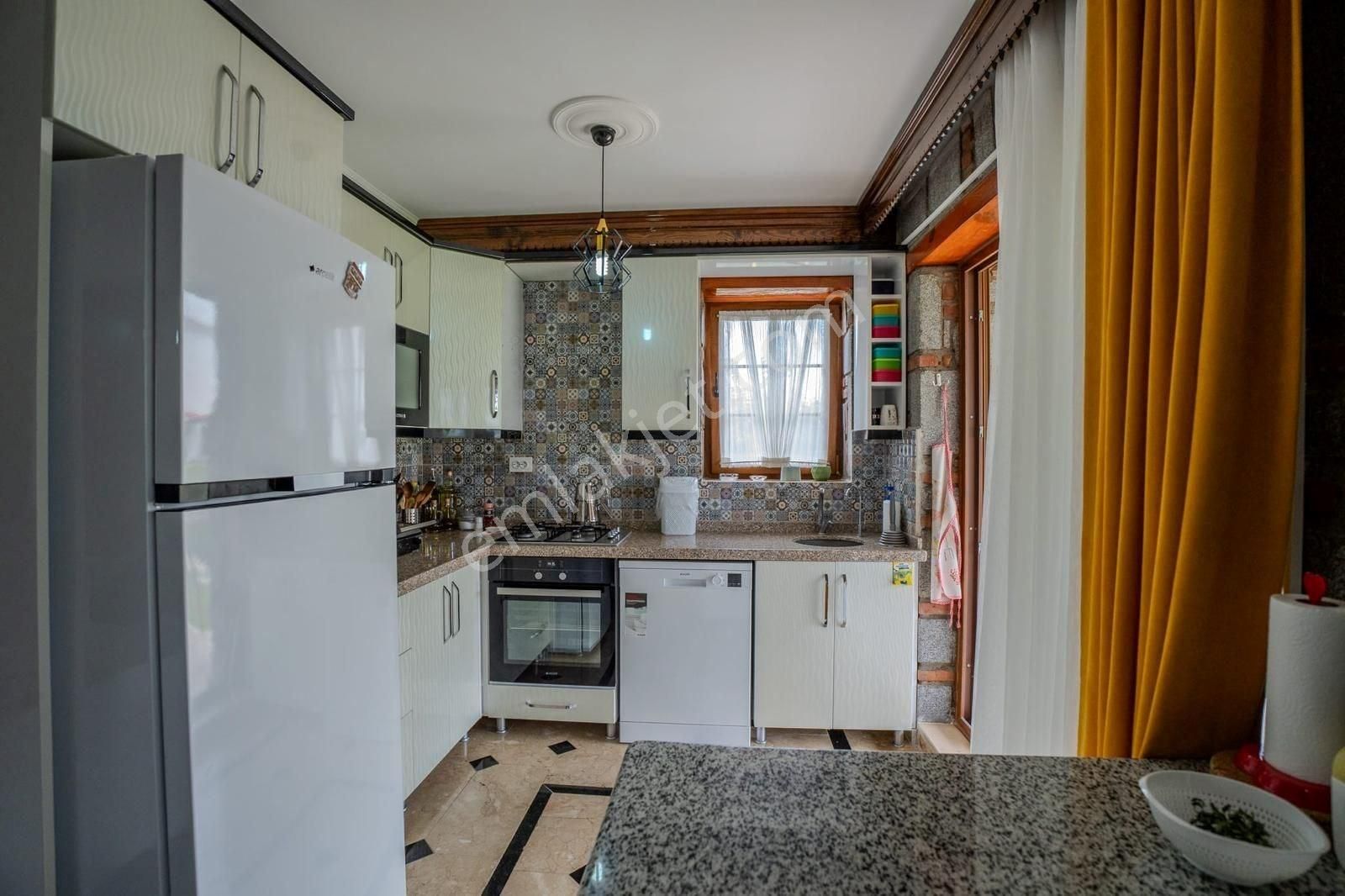 Dikilide Muhteşem Doğa Manzaralı Satılık 4+1 Villa! - Görsel 5