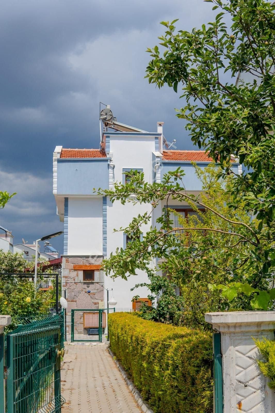 Dikilide Muhteşem Doğa Manzaralı Satılık 4+1 Villa! - Görsel 10