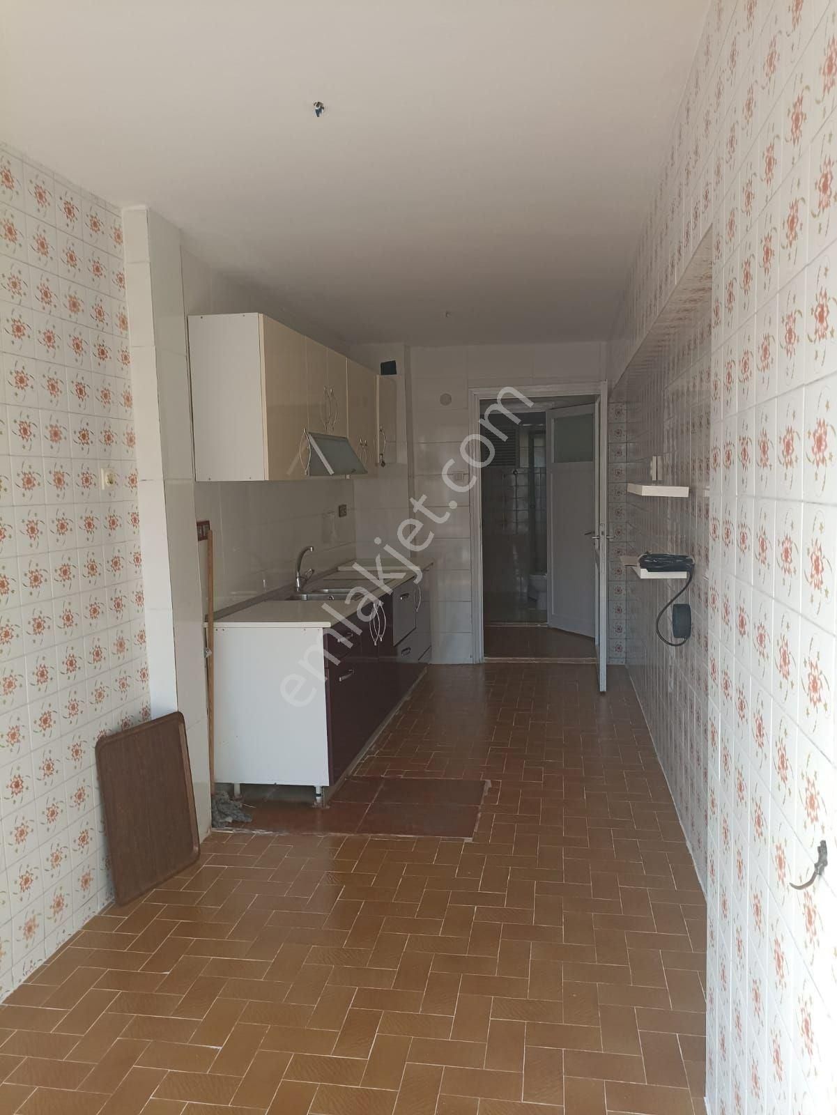 Üçkuyular’da Asansörlü, 3+1, Geniş Ve Kullanışlı Daire - Görsel 11