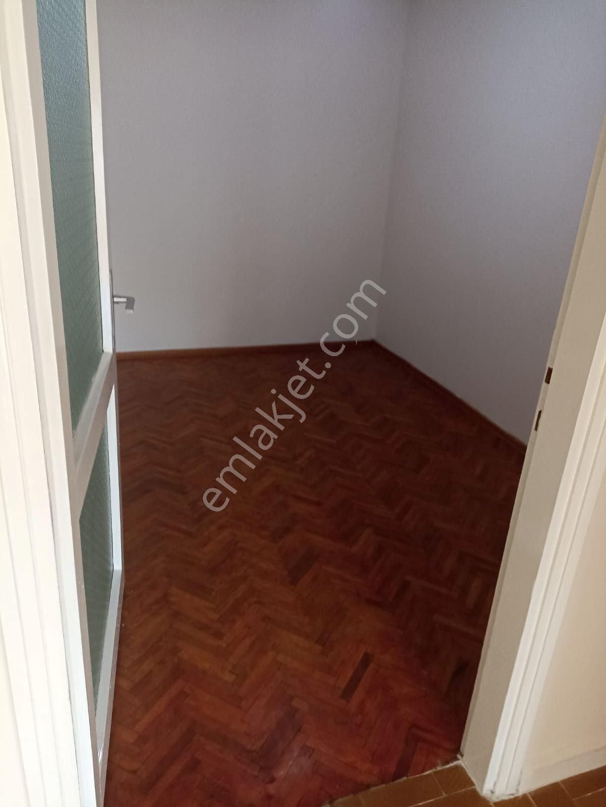 Üçkuyular’da Asansörlü, 3+1, Geniş Ve Kullanışlı Daire - Görsel 14