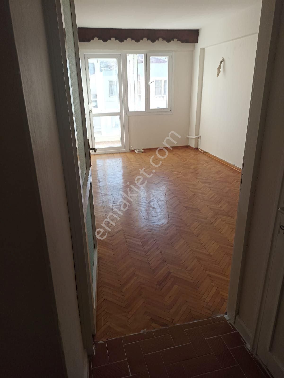 Üçkuyular’da Asansörlü, 3+1, Geniş Ve Kullanışlı Daire - Görsel 9