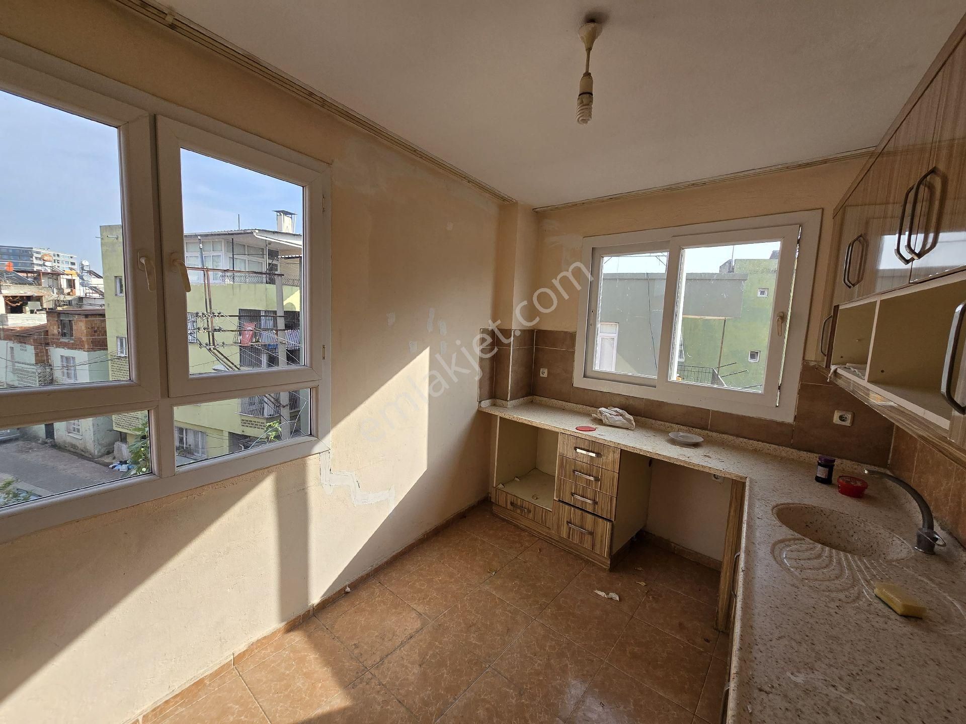 3 Katlı, Zemin Katta 2 Dükkan, (2+1) 4 Daire, Hazır Kiracıl - Görsel 6