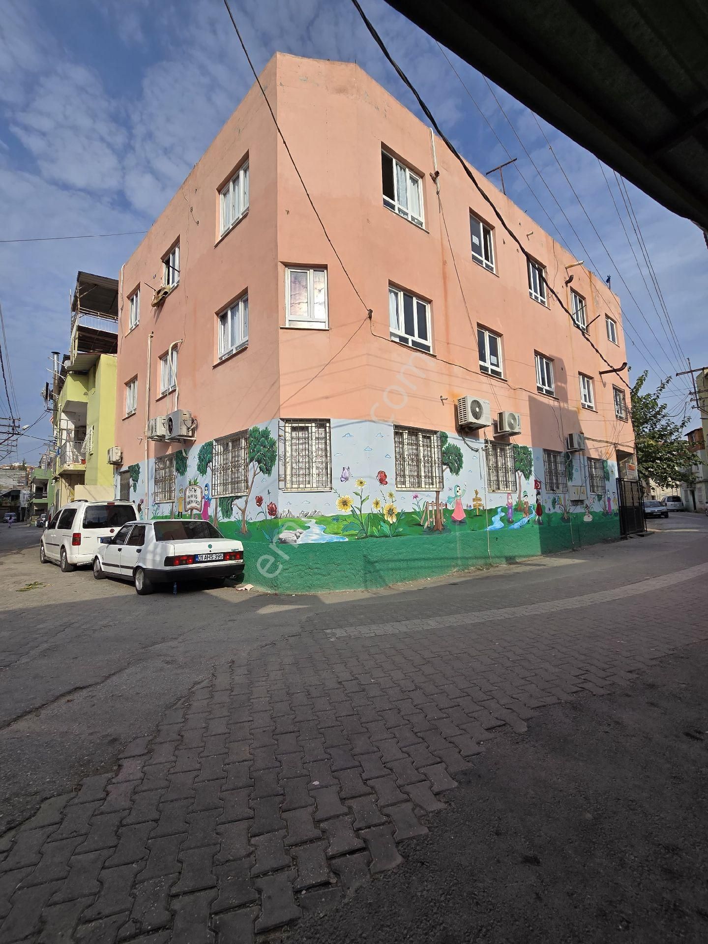 3 Katlı, Zemin Katta 2 Dükkan, (2+1) 4 Daire, Hazır Kiracıl - Görsel 1