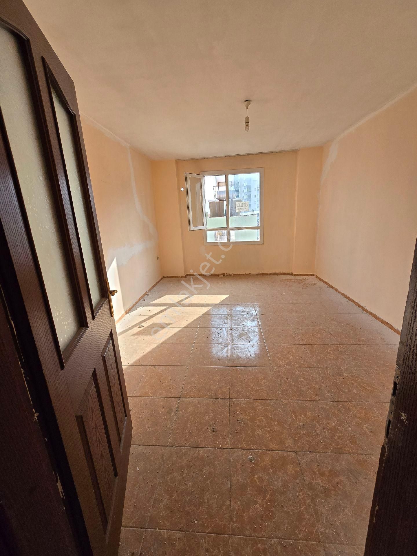 3 Katlı, Zemin Katta 2 Dükkan, (2+1) 4 Daire, Hazır Kiracıl - Görsel 10