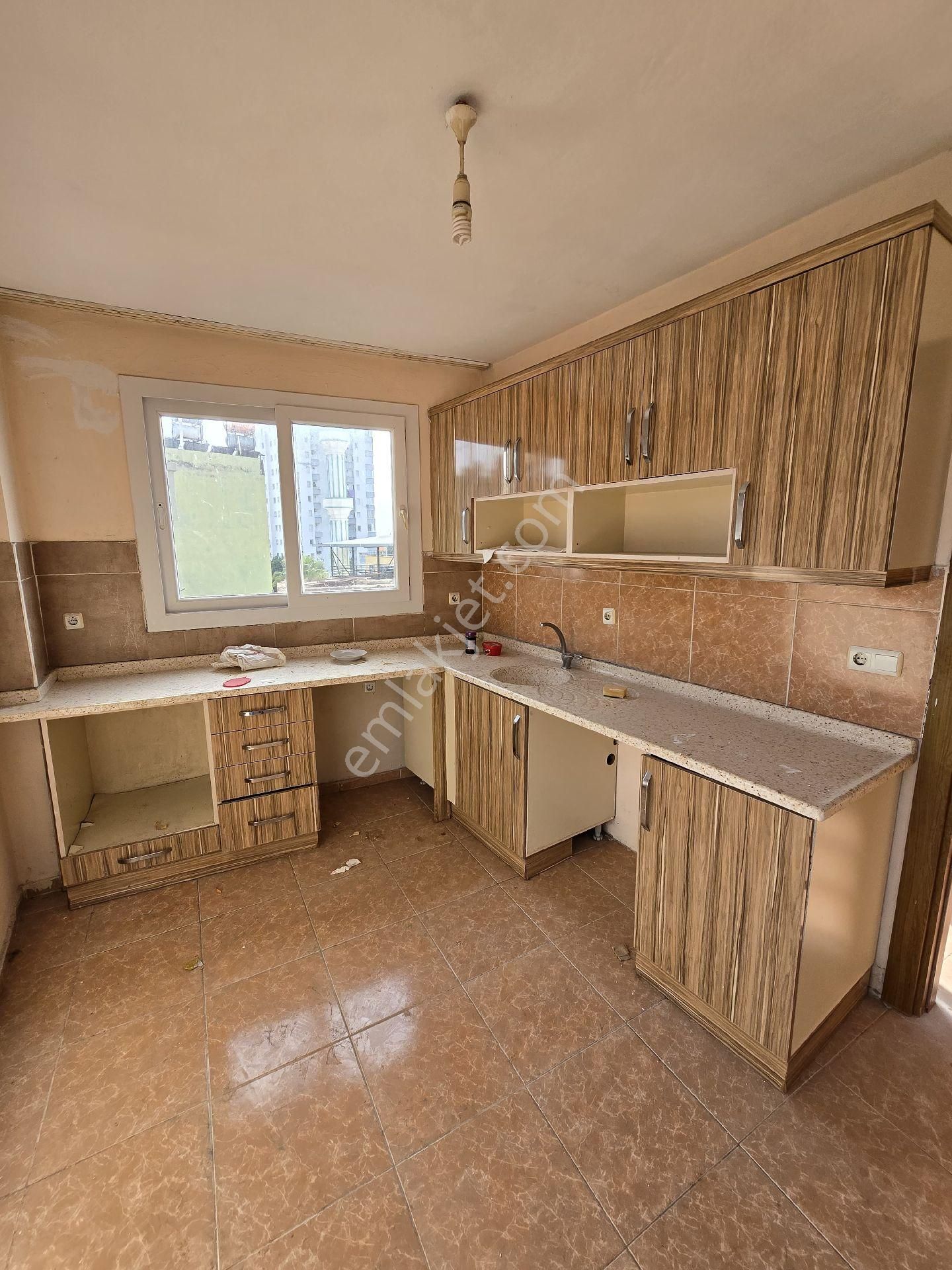 3 Katlı, Zemin Katta 2 Dükkan, (2+1) 4 Daire, Hazır Kiracıl - Görsel 5