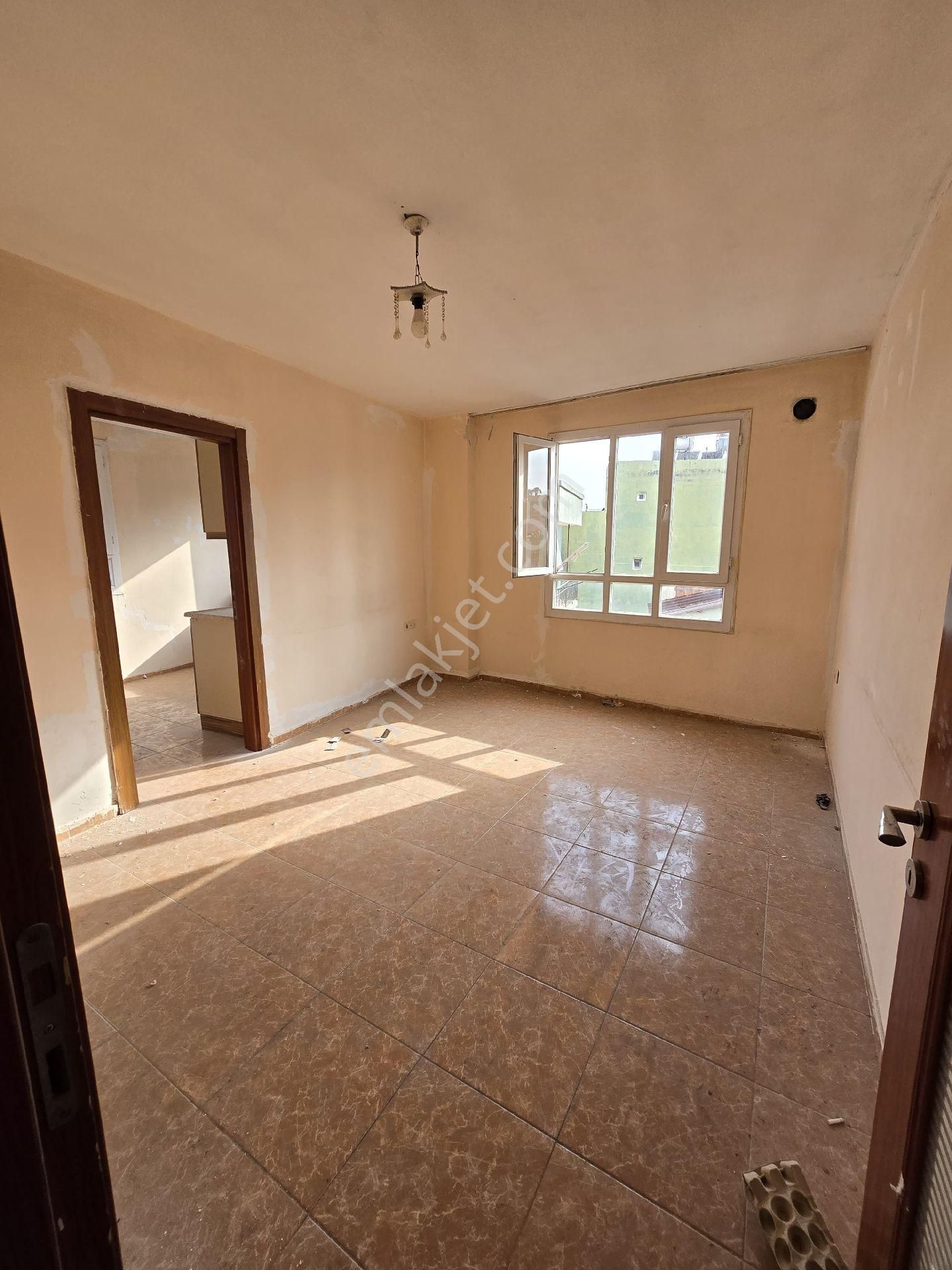 3 Katlı, Zemin Katta 2 Dükkan, (2+1) 4 Daire, Hazır Kiracıl - Görsel 4