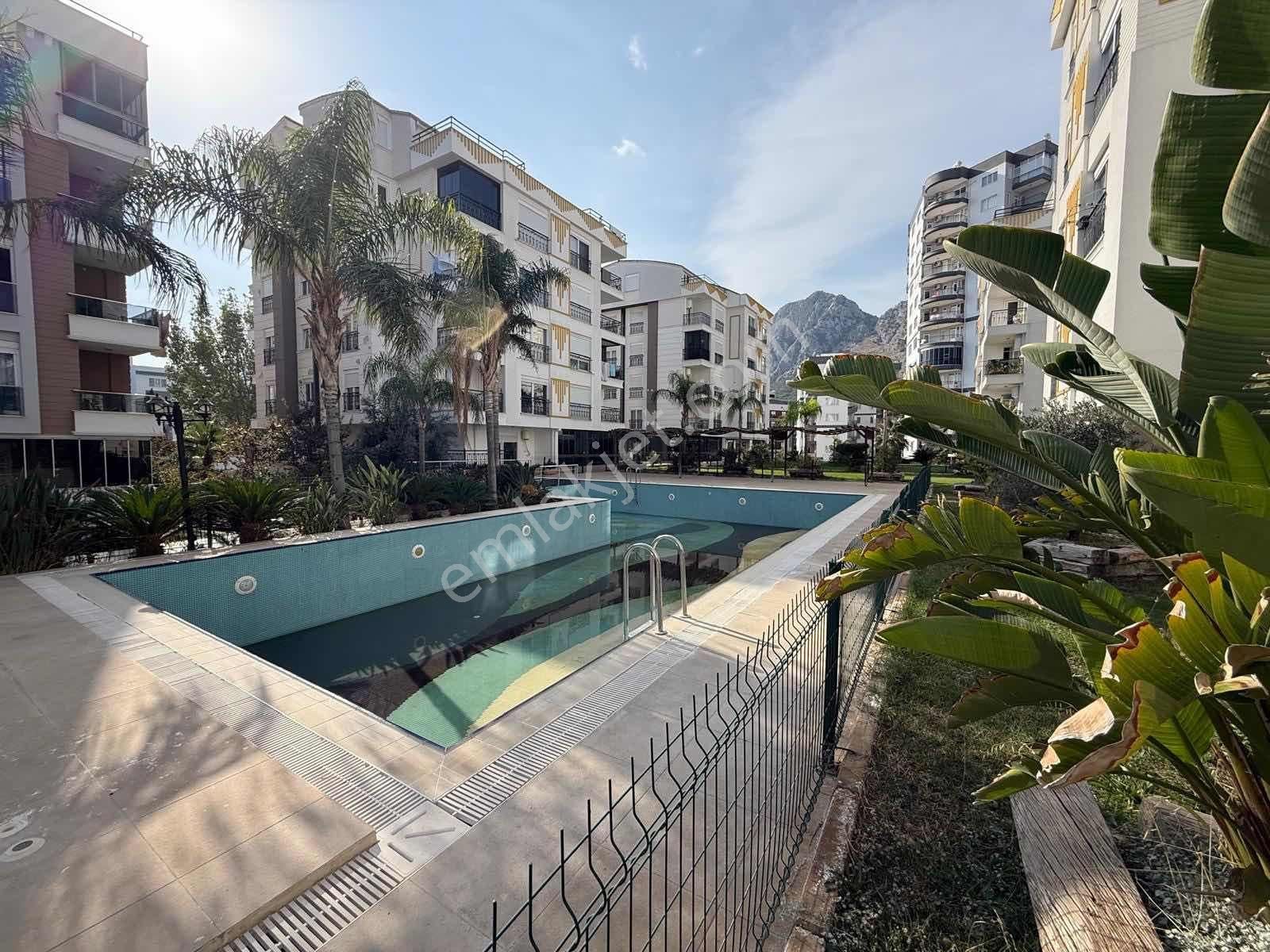 Antalya Konyaaltı Lüks Site İçinde Geniş Tertemiz 1+1 Kiralık - Görsel 5
