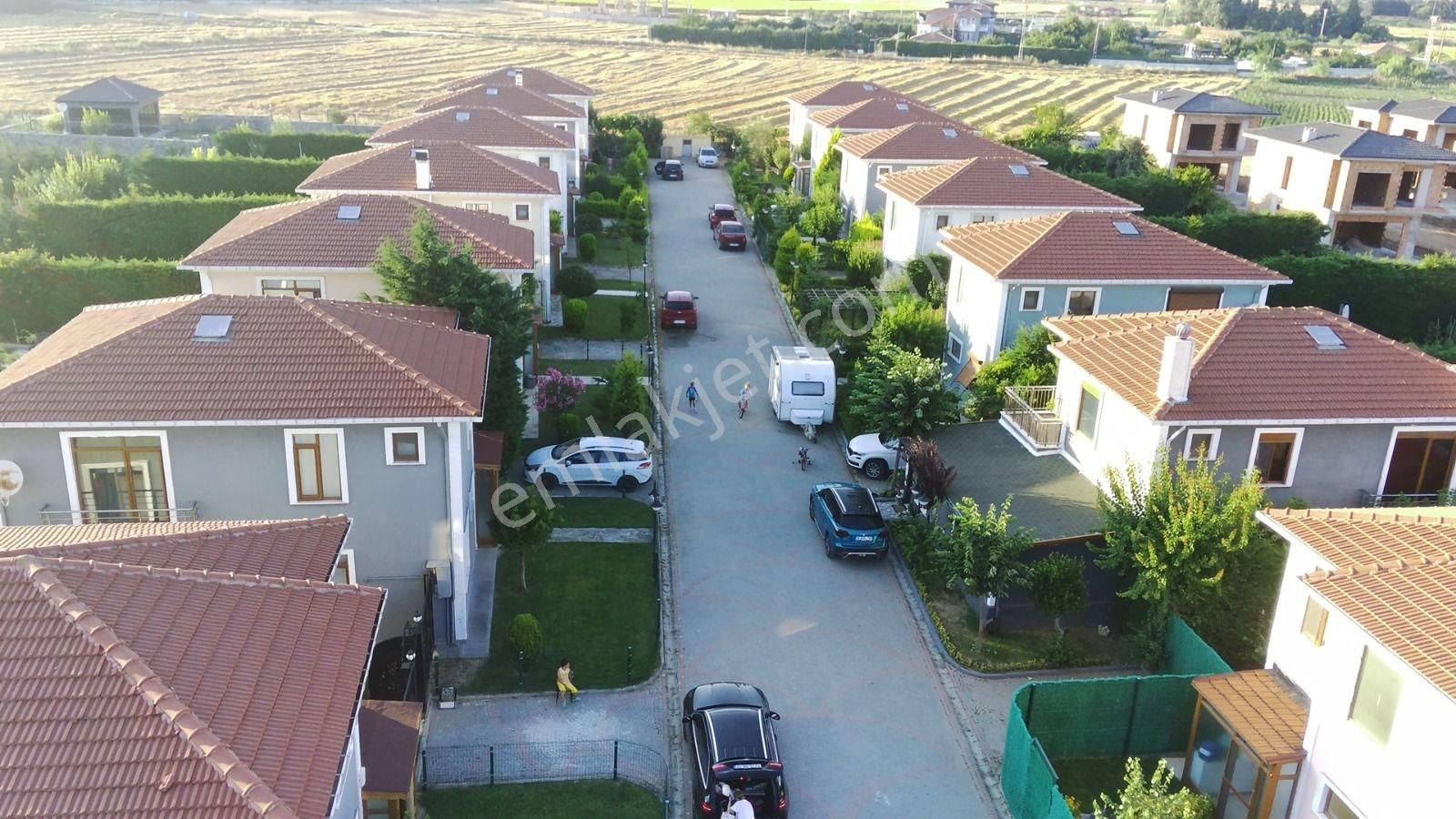 Silivri Enginkent Sitesinde Satılık Havuzlu Müstakil Villa - Görsel 22