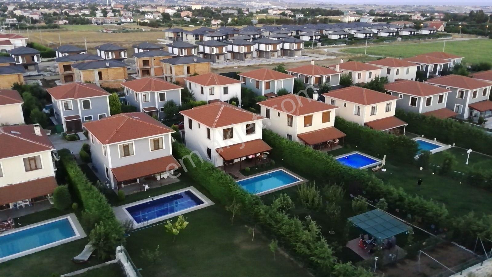 Silivri Enginkent Sitesinde Satılık Havuzlu Müstakil Villa - Görsel 2