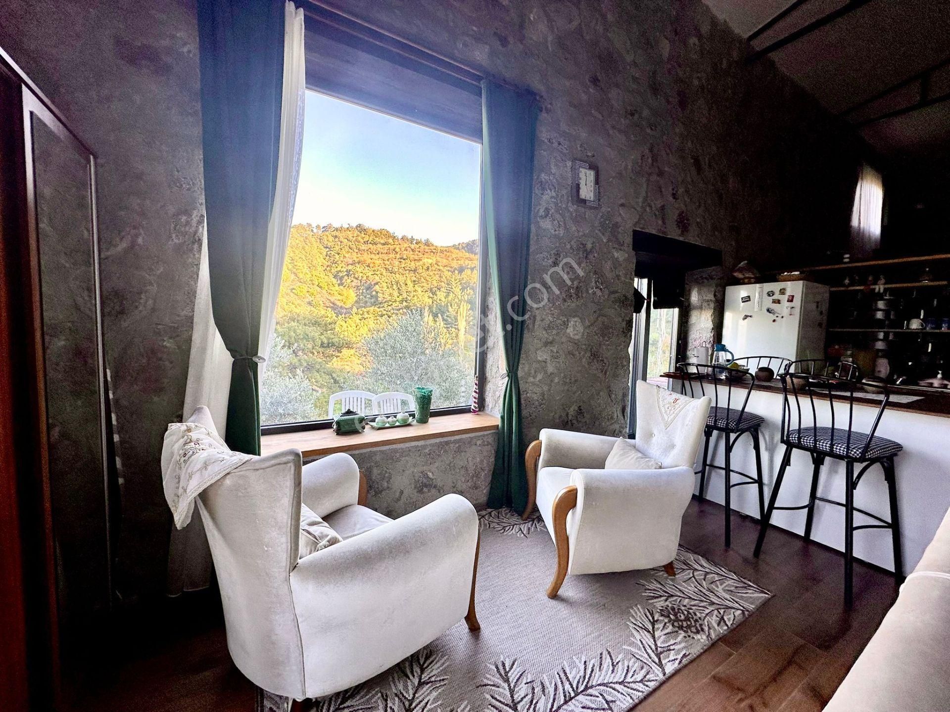 Kemalpaşa Armutlu’da Satılık Arazi Ve Taş Ev