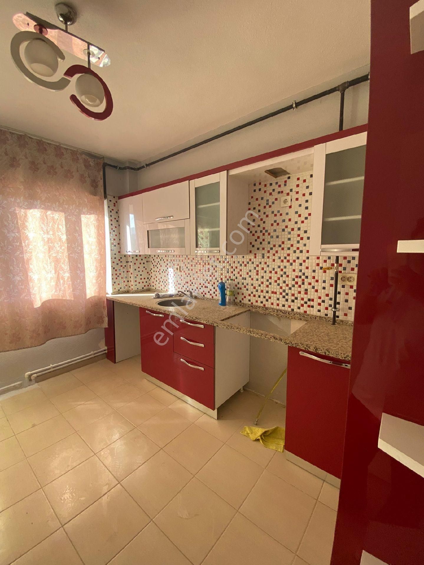 Yıldıztepe 4 Katlı Belediye Konutları - Görsel 18