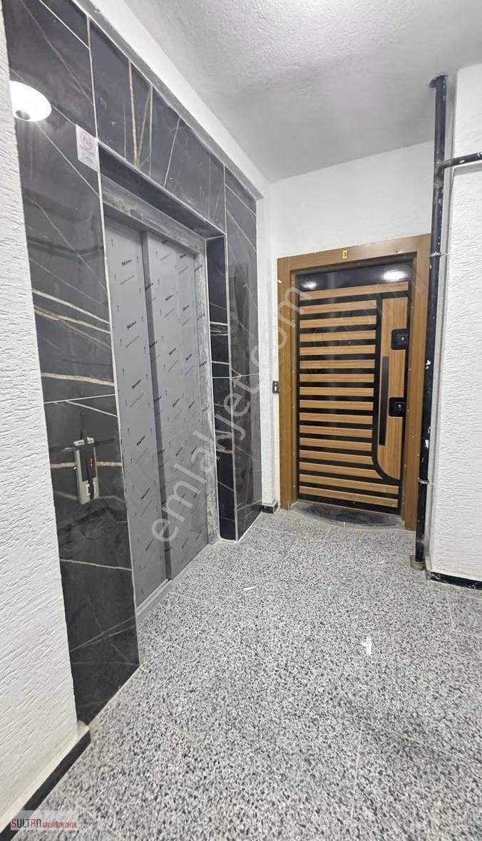 Sultan Gayrımenkulden Sırasöğütler Marmaray'a Ykn 2 + 1 Orta Kat