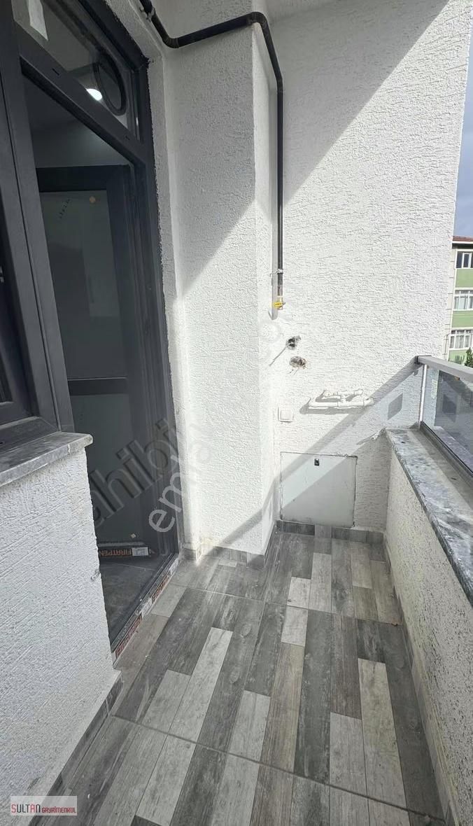 Sultan Gayrımenkulden Sırasöğütler Marmaray'a Ykn 2 + 1 Orta Kat - Görsel 2