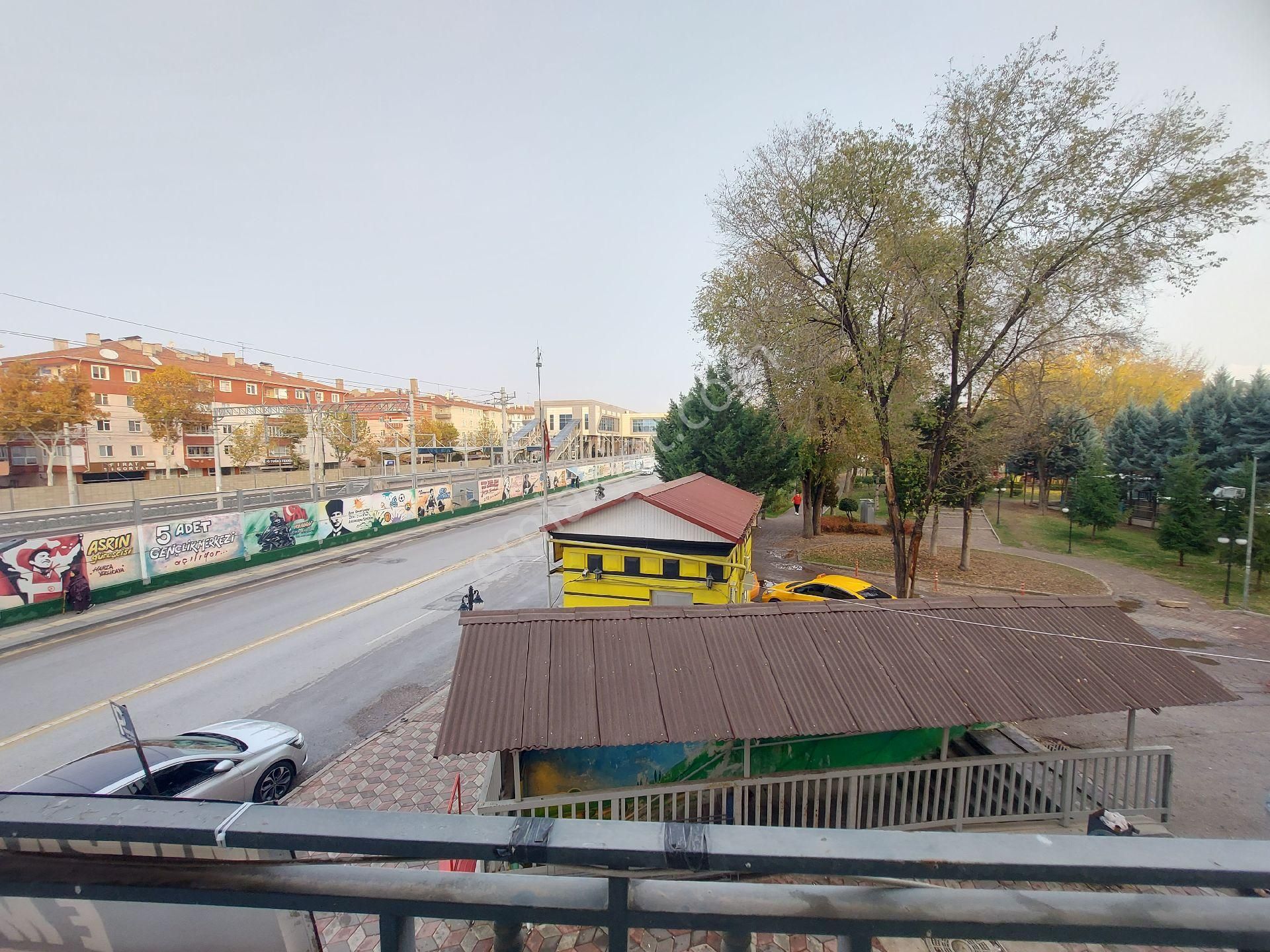 Murat Türkmen'den Sincan'da Kiralık Mükemmel_konumda Ön_cepheli 1.katta Büyük_2+1_daire_fırsatı - Görsel 9