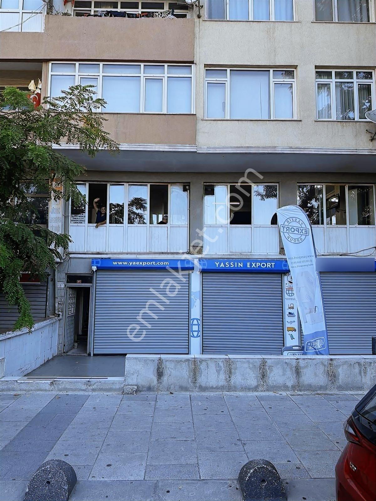 Engin Erdem'den Merterde Satılık 3 Tapulu 2 Katlı Köşe Dükkan