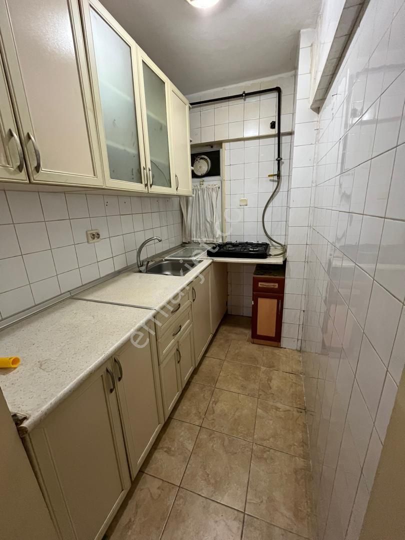 Ümraniye Atakent Mh. Site İçi 2+1 Kiralık Daire Ev Metro Yürüme Duşakabin Banya Tadilat Yapılacak - Görsel 4