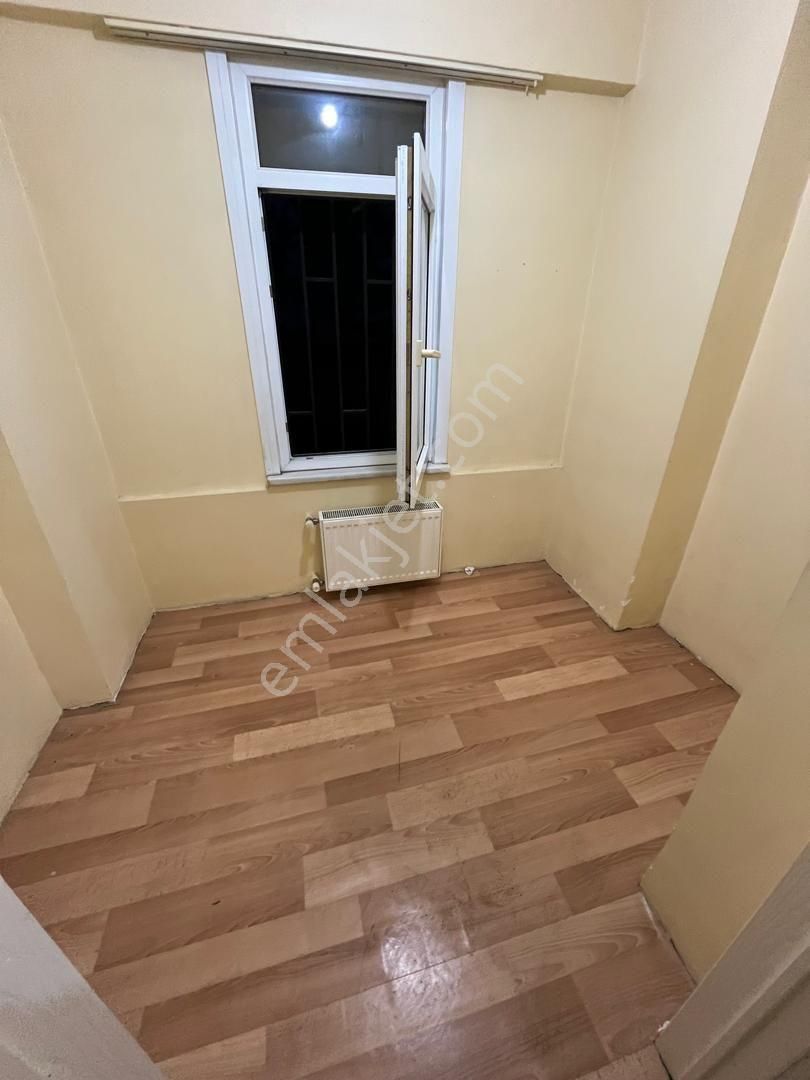 Ümraniye Atakent Mh. Site İçi 2+1 Kiralık Daire Ev Metro Yürüme Duşakabin Banya Tadilat Yapılacak - Görsel 3