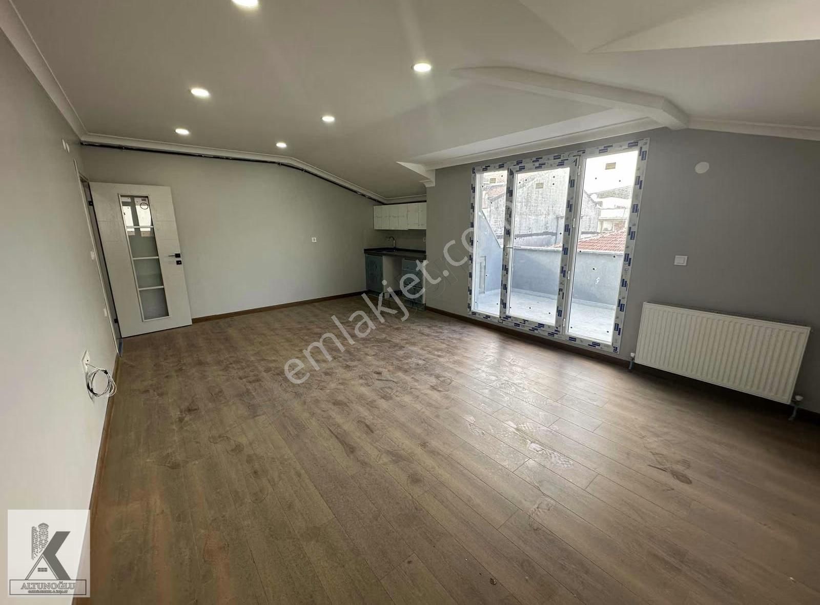 Cadde Yakınında Satılık Lüks 4+2 200m2 Dubleks - Görsel 2