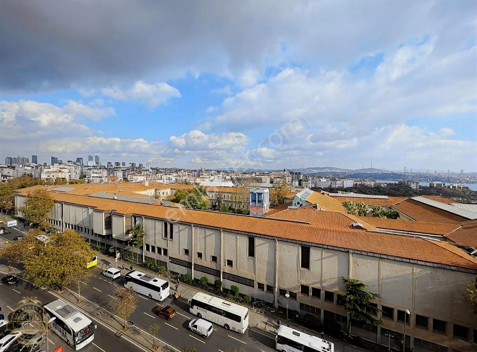 Boğaz Manzaralı Cumhuriyet Caddesi Üzerinde Kiralık Ofis