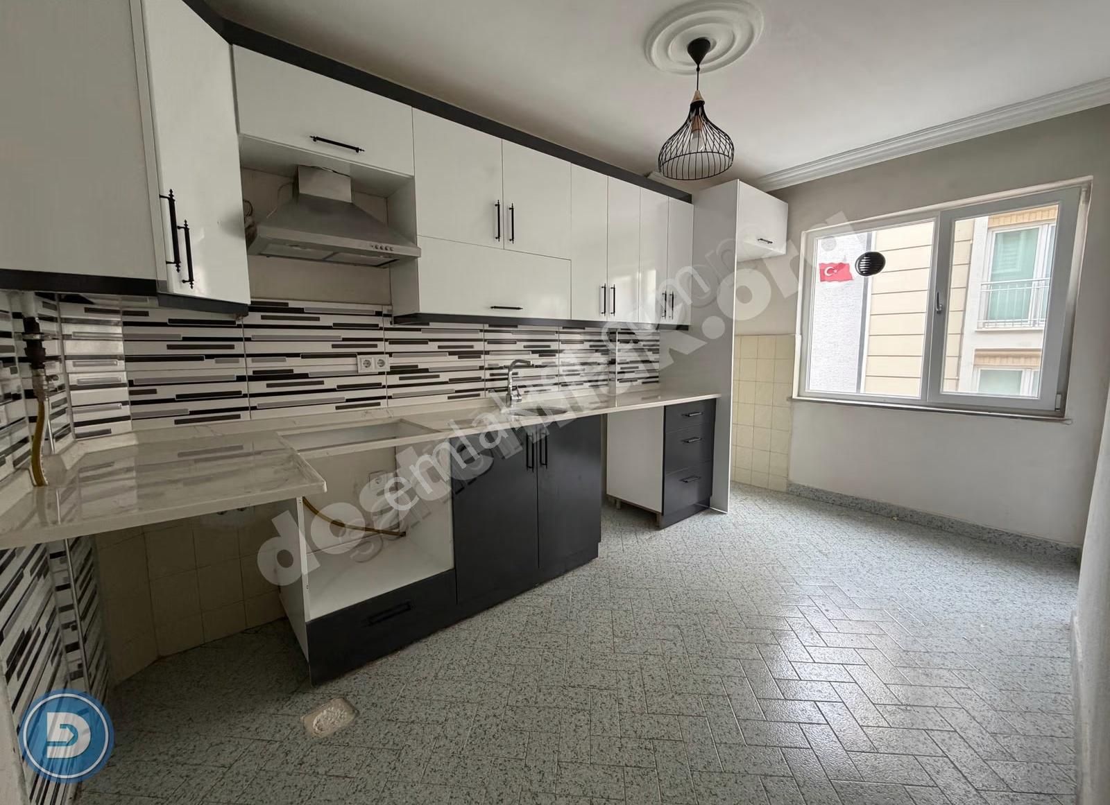 Cumhuriyette Kiralık Çift Cephe Geniş Ara Kat Daire / Dost Emlak - Görsel 3