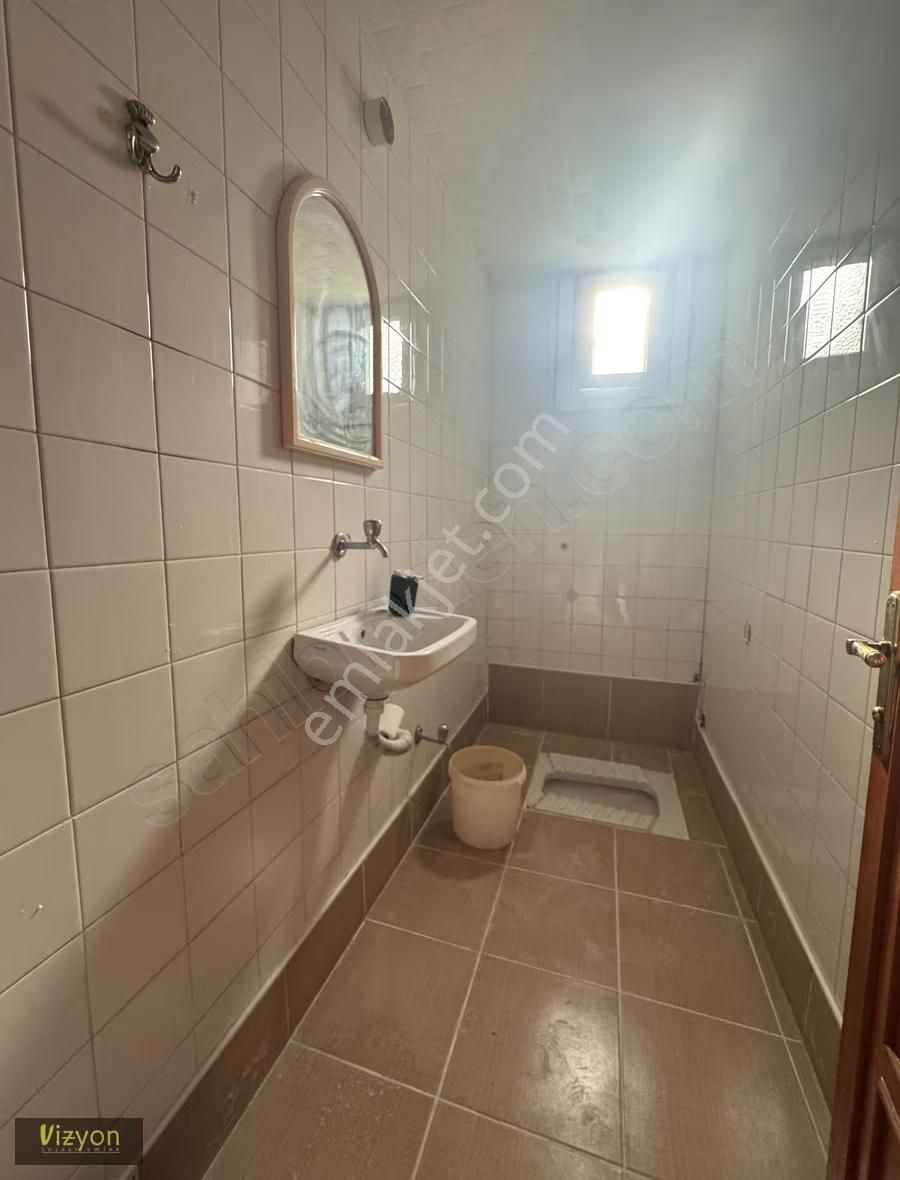 Ümraniye Tepeüstünde Satılık Arakat Hisse Tapulu Daire